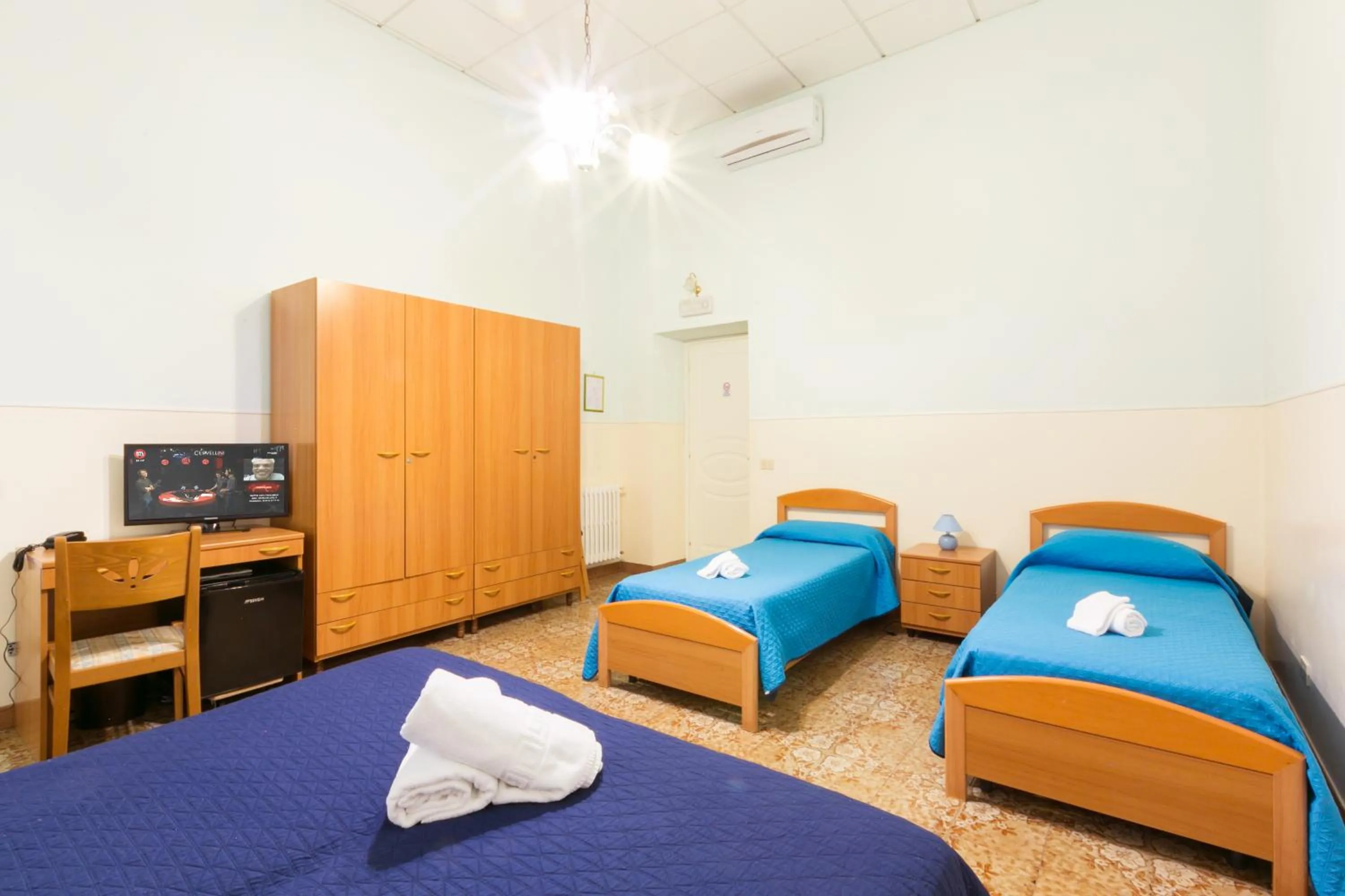 Quadruple Room in Sisters Hotel