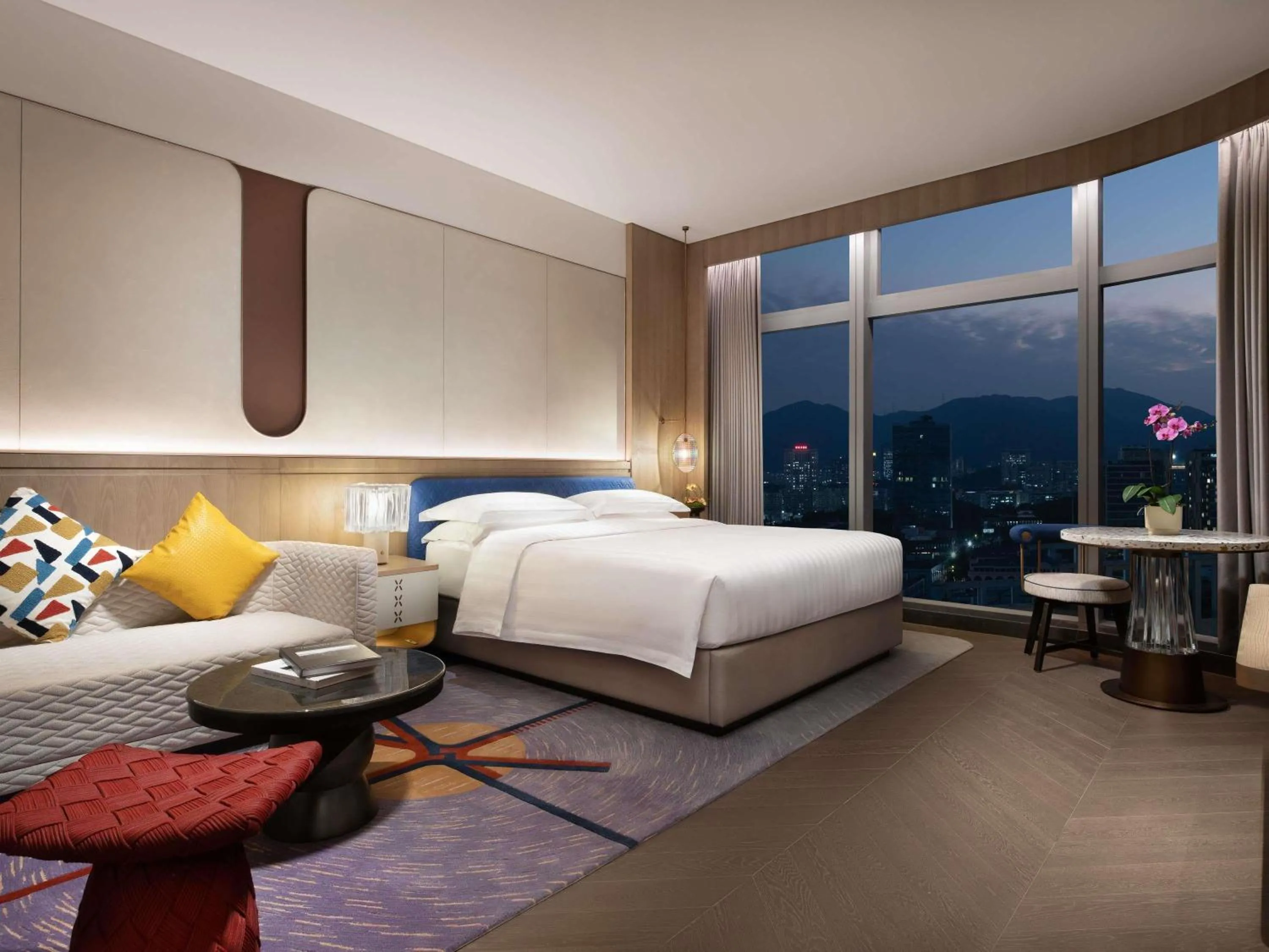 Deluxe King Room with City View in Fashion Town Hotel Shenzhen MGallery Collection