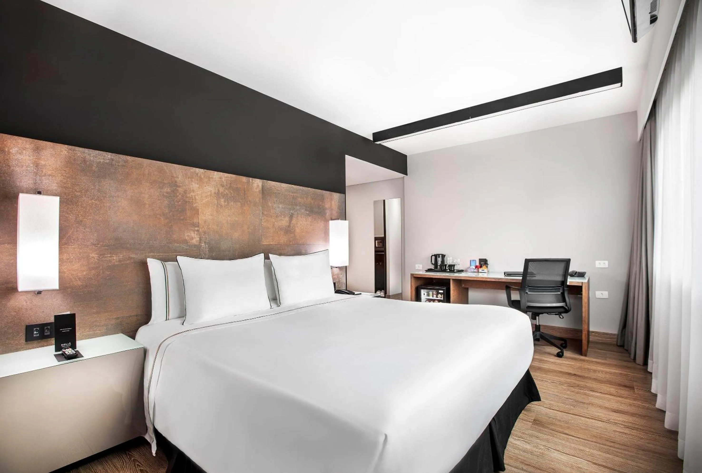 Deluxe Queen with Accessibility - single occupancy in Meliá Ibirapuera