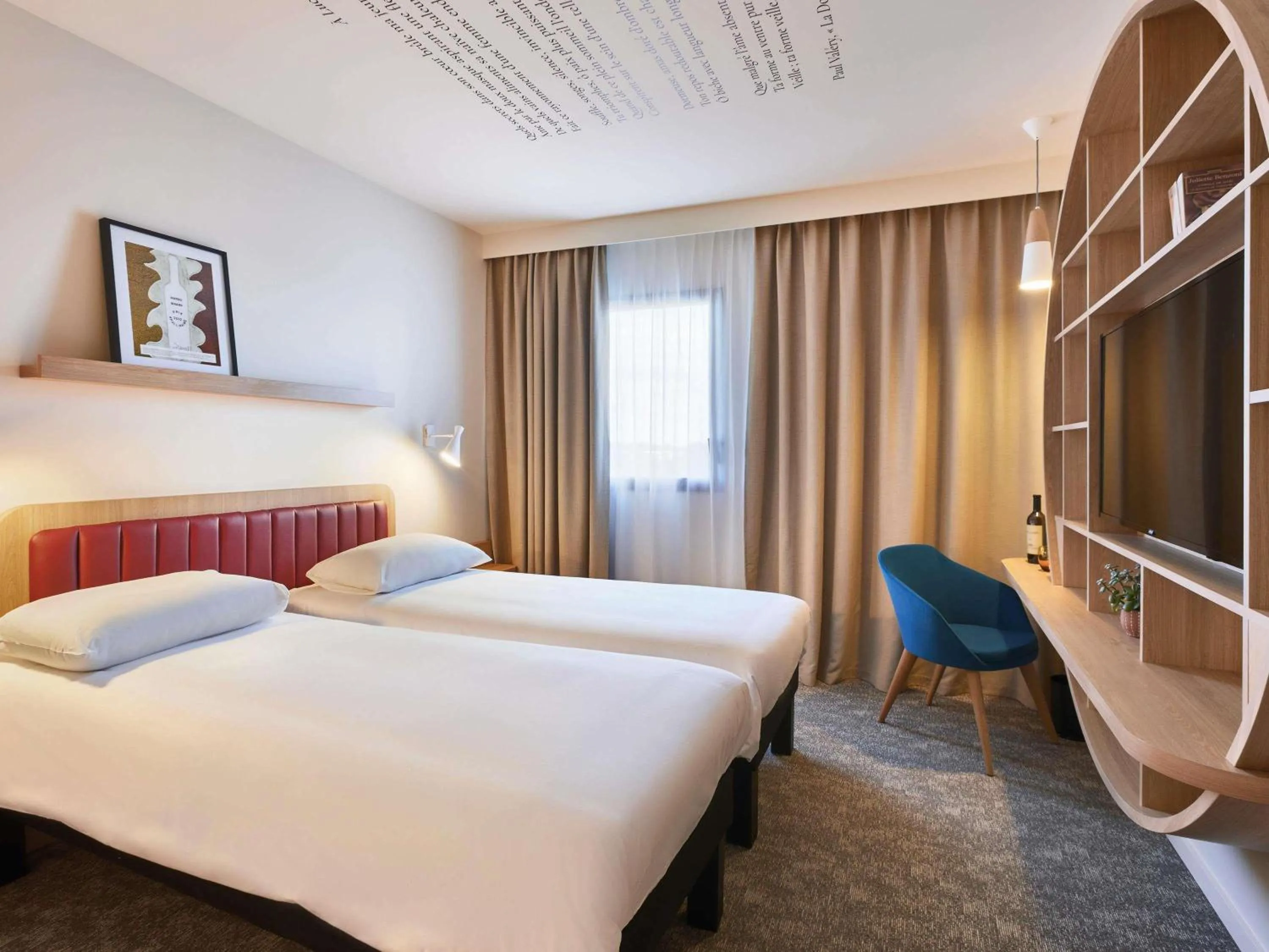 Standard Twin Room in ibis Styles La Roche-sur-Yon