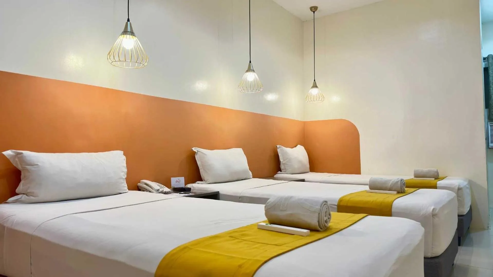 Family Room in Travelbee Capitol Inn