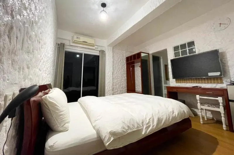 Superior Premium Room in Montani Beach Resort Puerto Galera powered by Cocotel