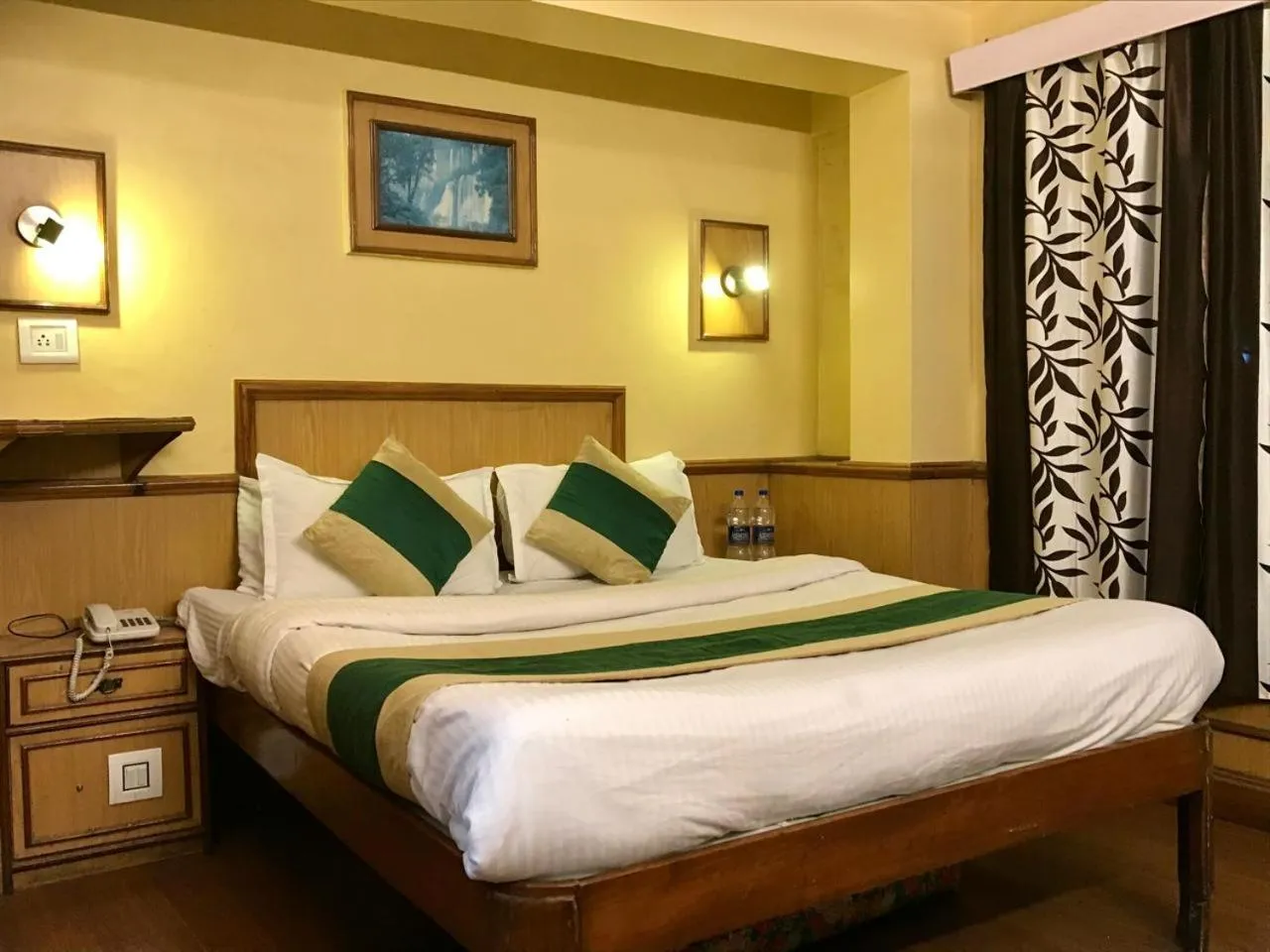 Double Room with Mountain View in hotel samrat regency