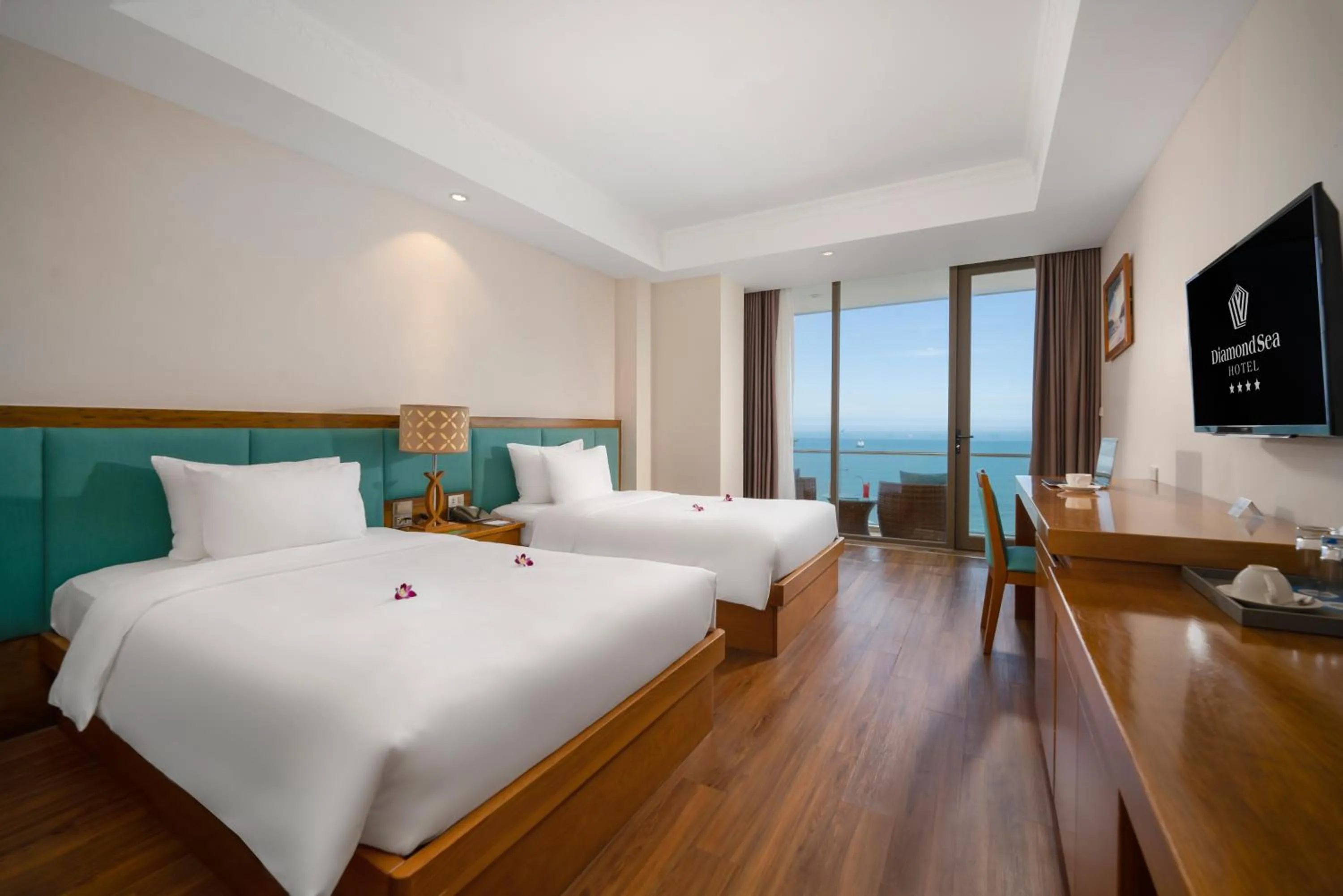 Premier Twin with Balcony - Ocean View in Diamond Sea Hotel
