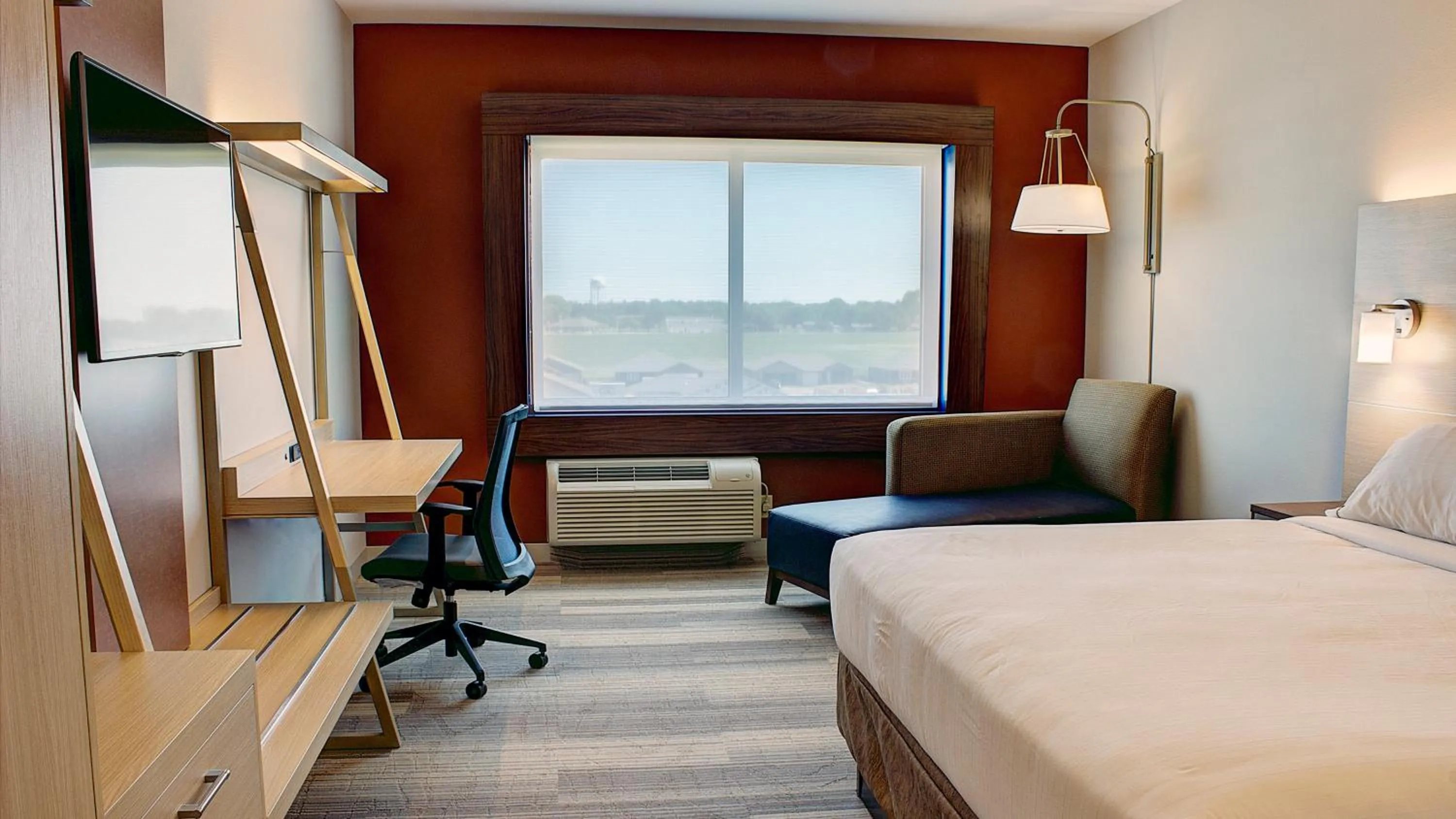 Standard King Room - Communications Accessible in Holiday Inn Express Spencer by IHG