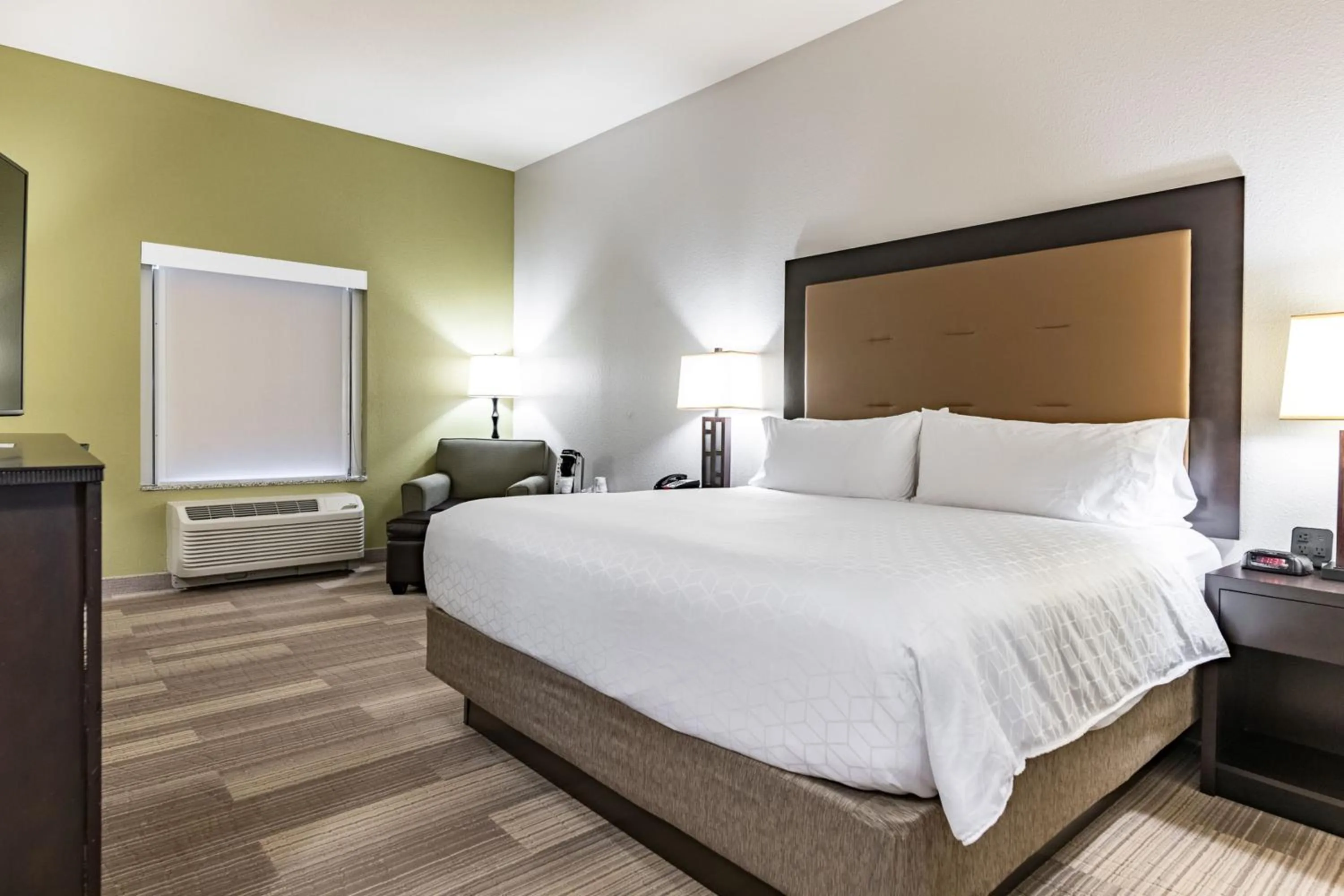 King Suite - Non-Smoking in Holiday Inn Express & Suites New Martinsville by IHG