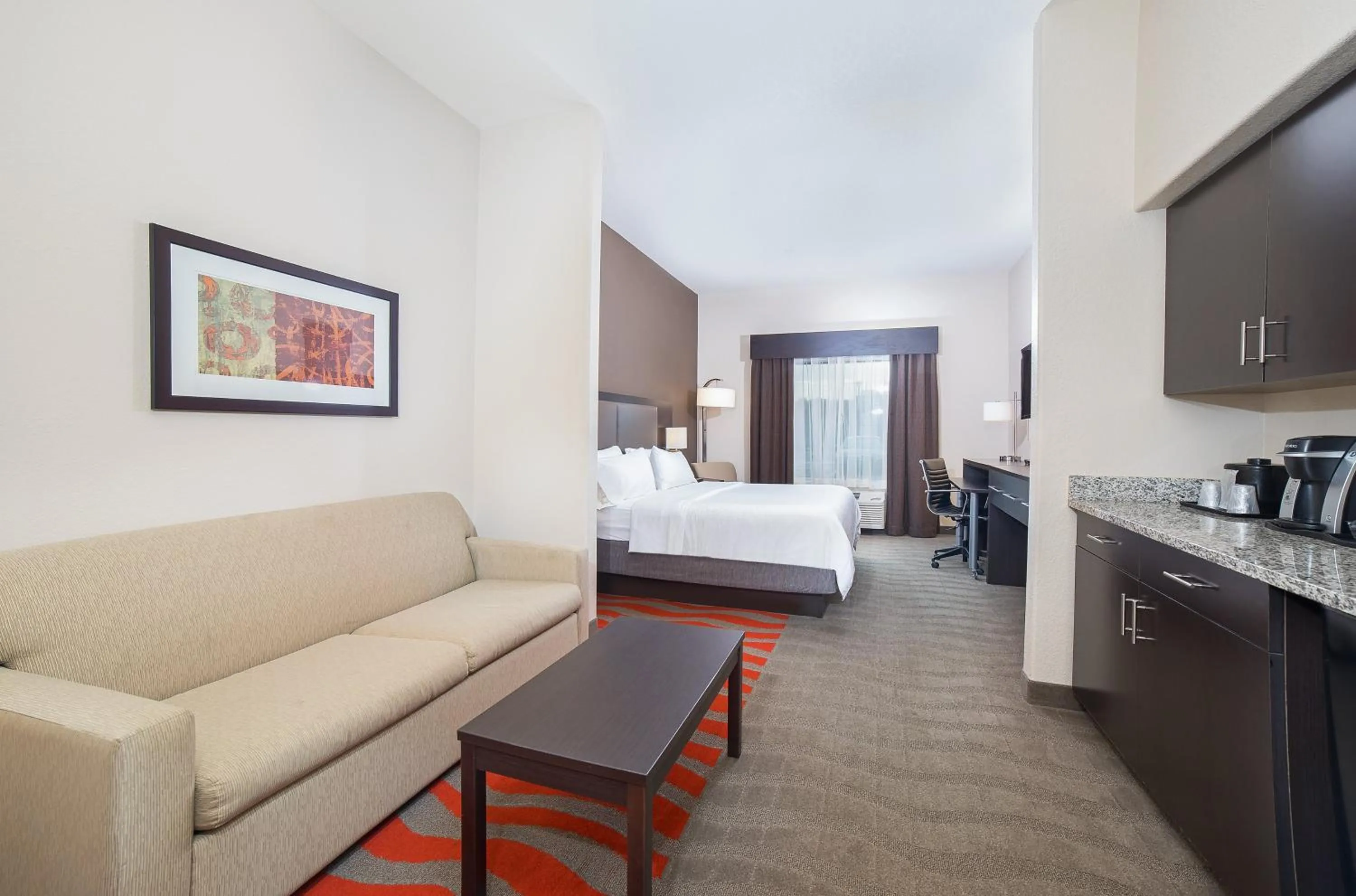 Suite with Mobility Accessible Tub - Non-Smoking in Holiday Inn Express Hotel & Suites Glasgow by IHG