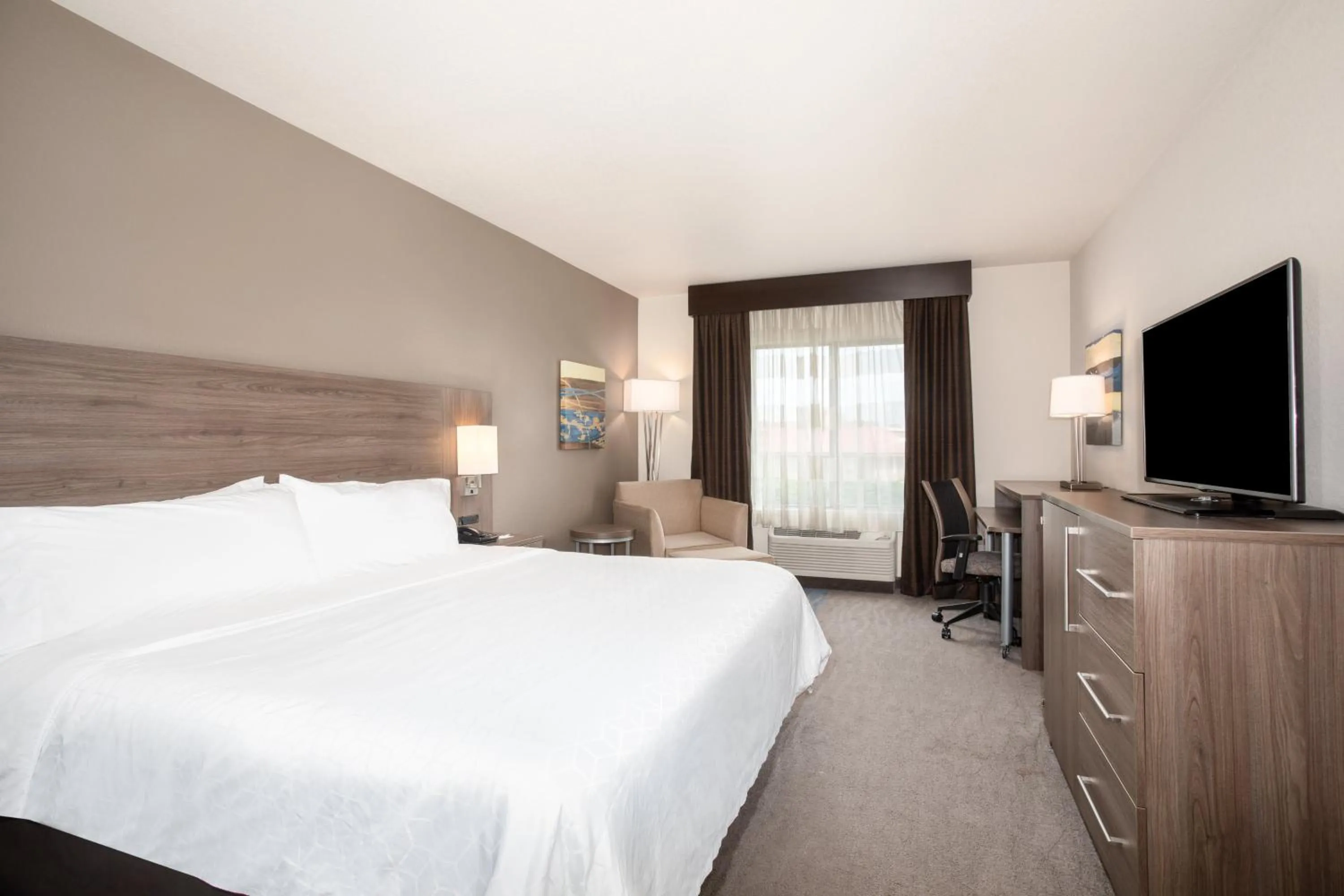 Standard King Room in Holiday Inn Express & Suites Manhattan by IHG