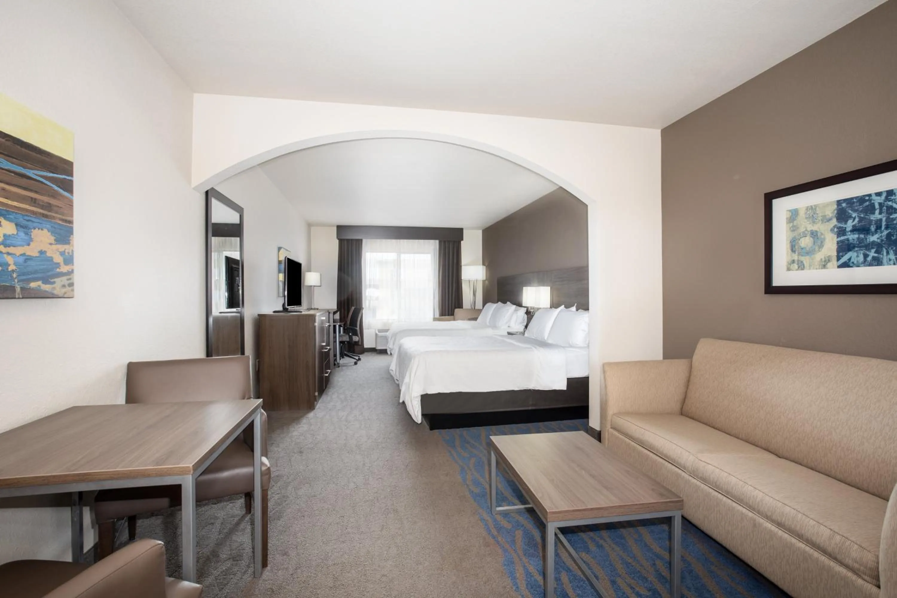 Queen Suite with Two Queen Beds and Sofa Bed in Holiday Inn Express & Suites Manhattan by IHG