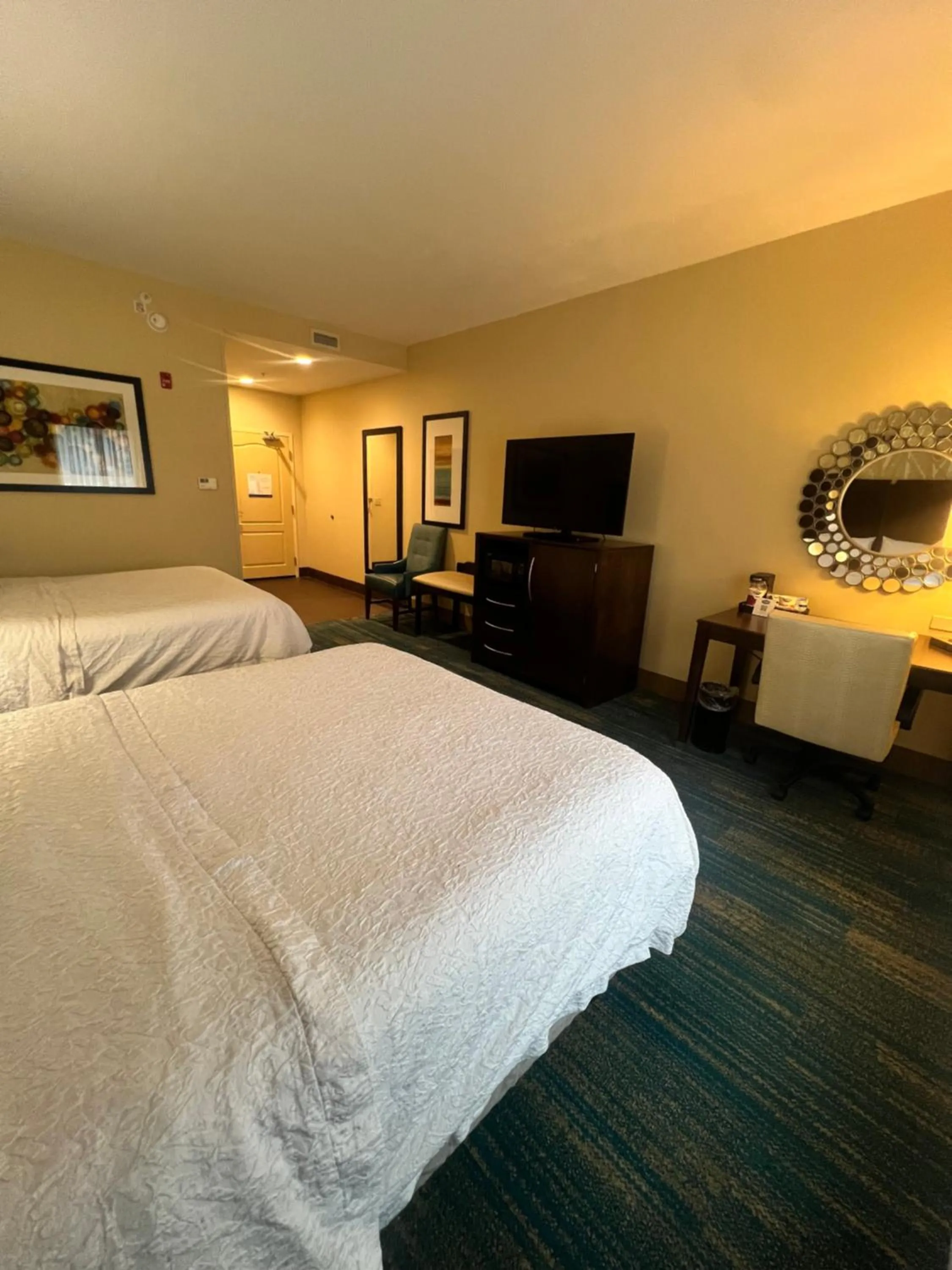 Queen Room with Two Queen Beds - Hearing Access/Non-Smoking in Hampton Inn & Suites Stroudsburg Bartonsville Poconos