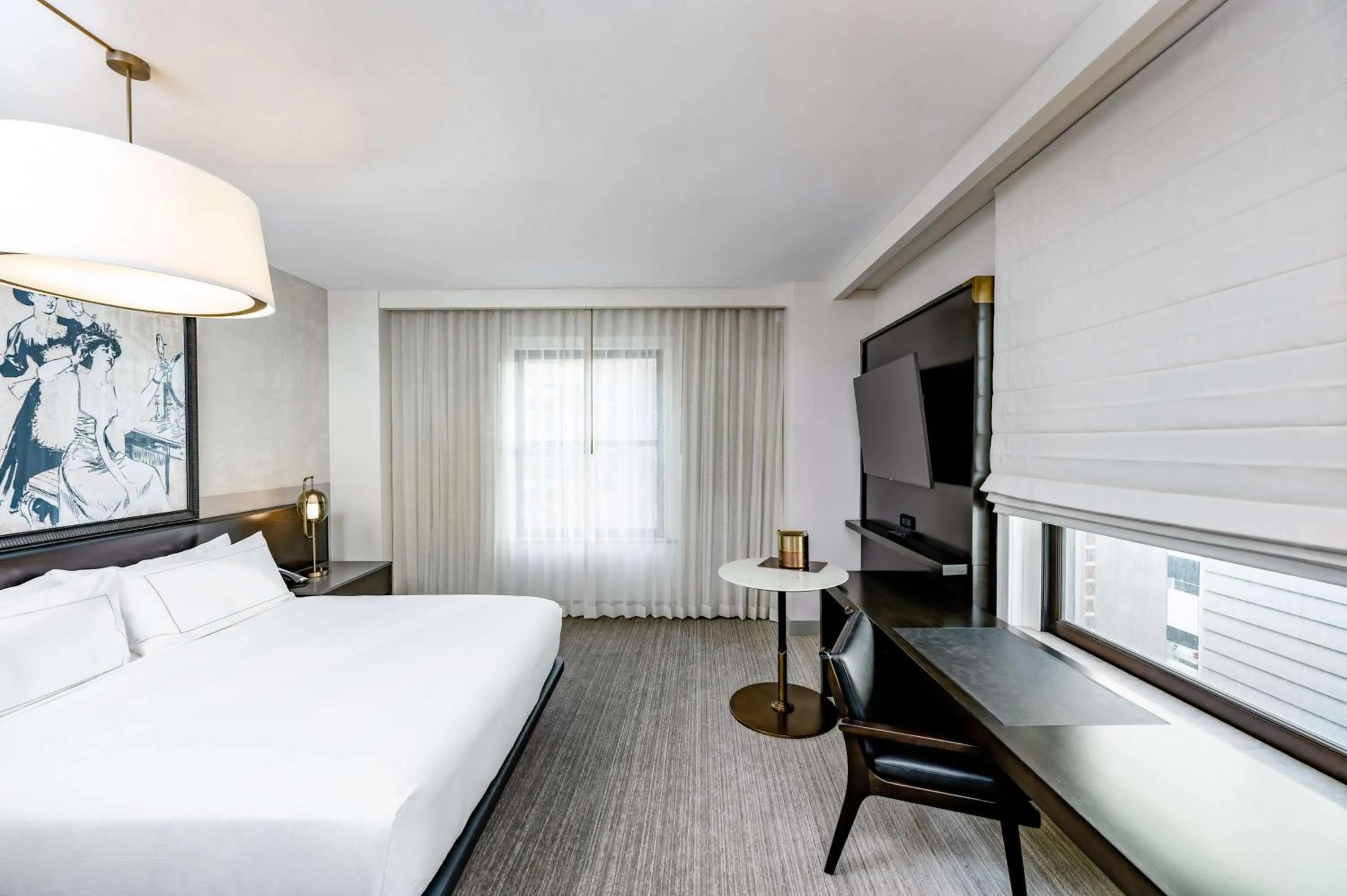 Corner King Room in Hotel Fort Des Moines, Curio Collection By Hilton