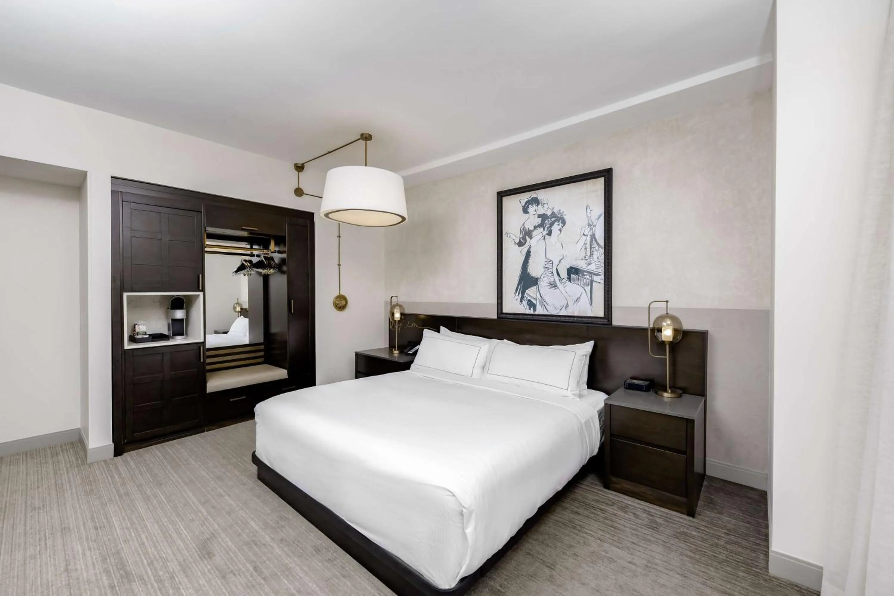 King Room with Mobility Accessible Tub in Hotel Fort Des Moines, Curio Collection By Hilton