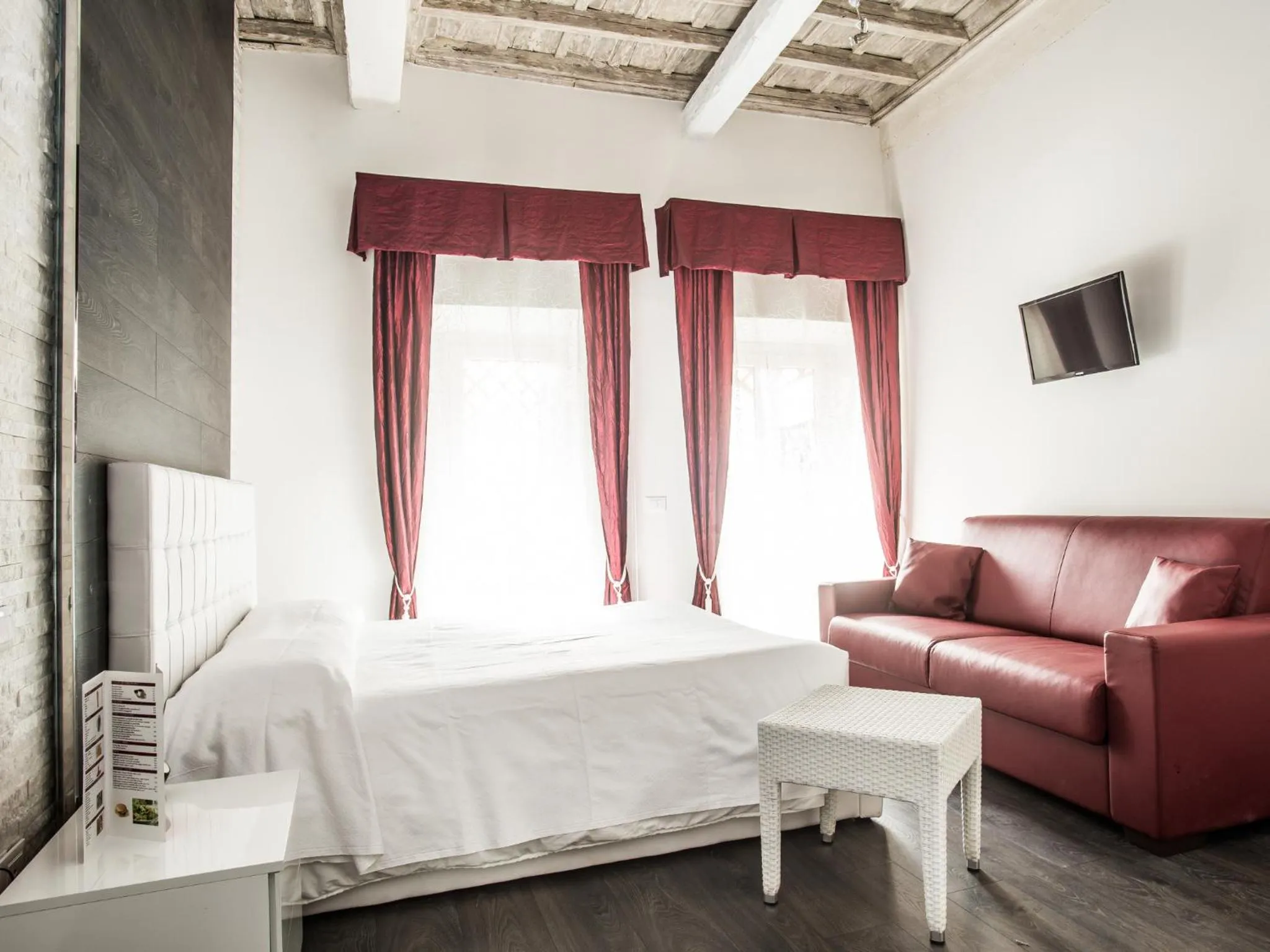 Triple Room in Royal Rooms