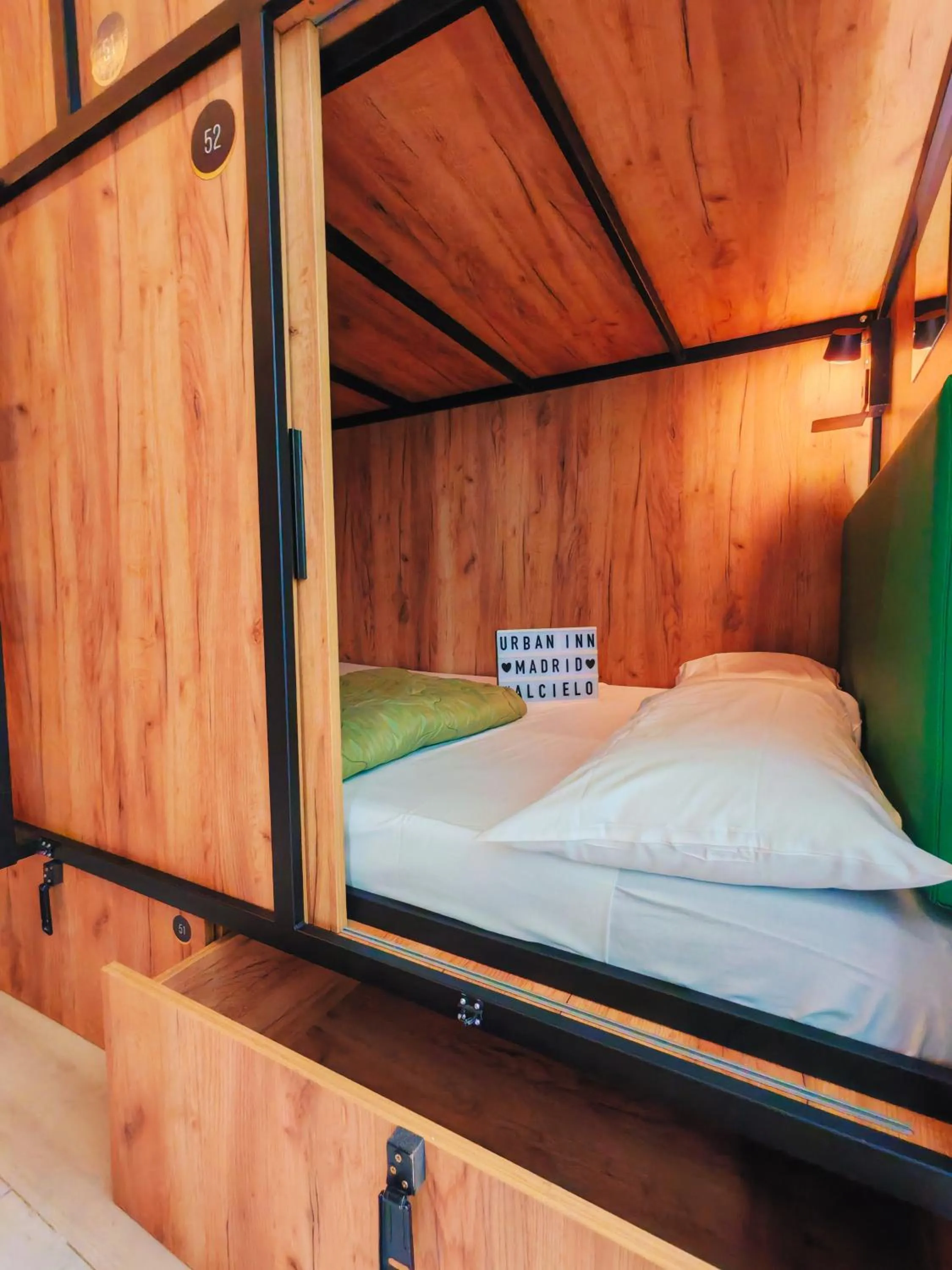 Double capsule in shared room in Urban Inn Madrid