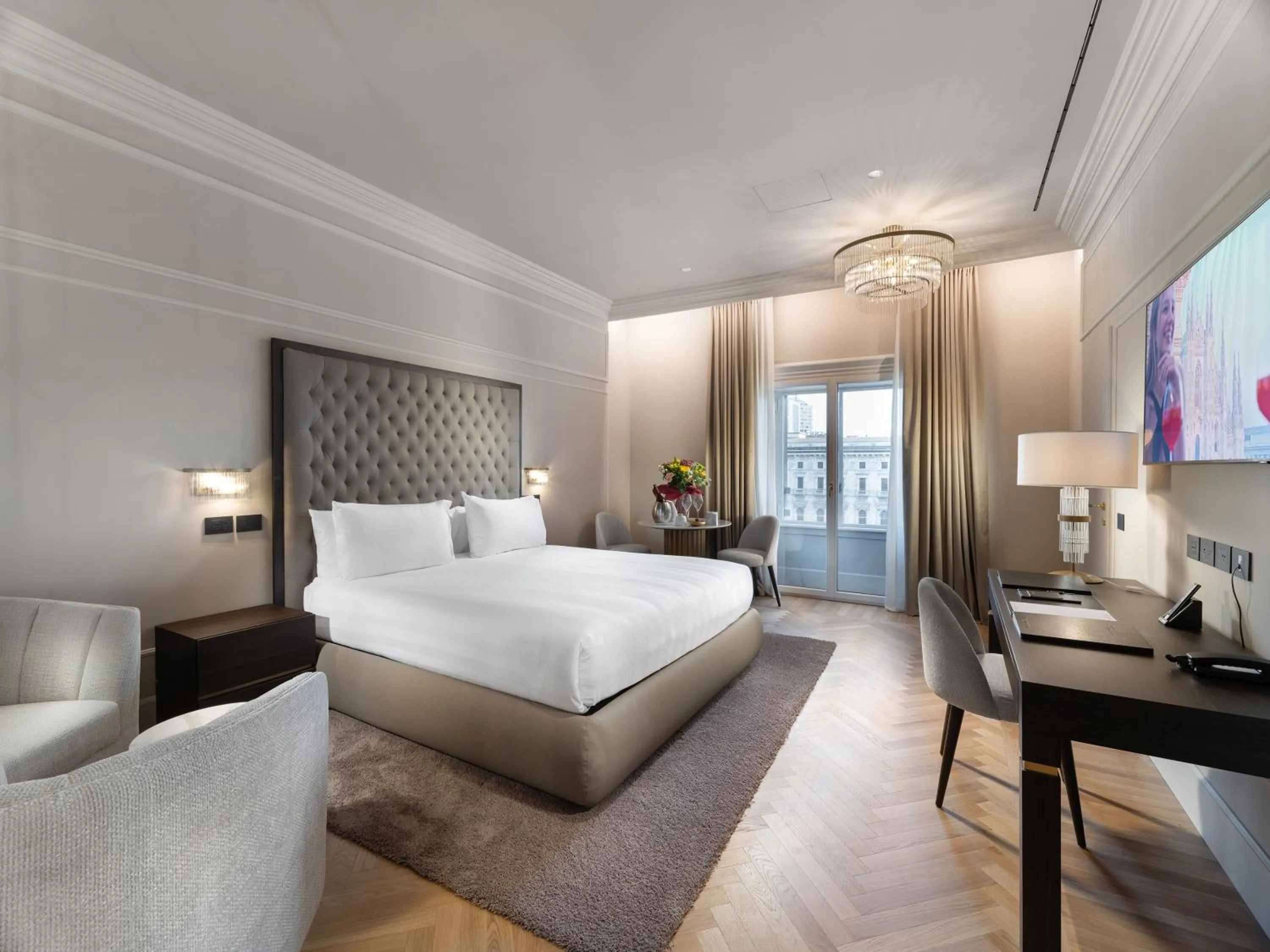 Junior Suite with Duomo Cathedral View in The Glamore Milano Duomo