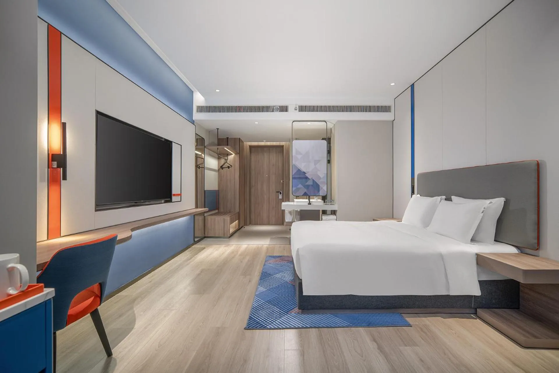 Standard King Room with Lake View in Holiday Inn Express Nanchang High-Tech Zone by IHG