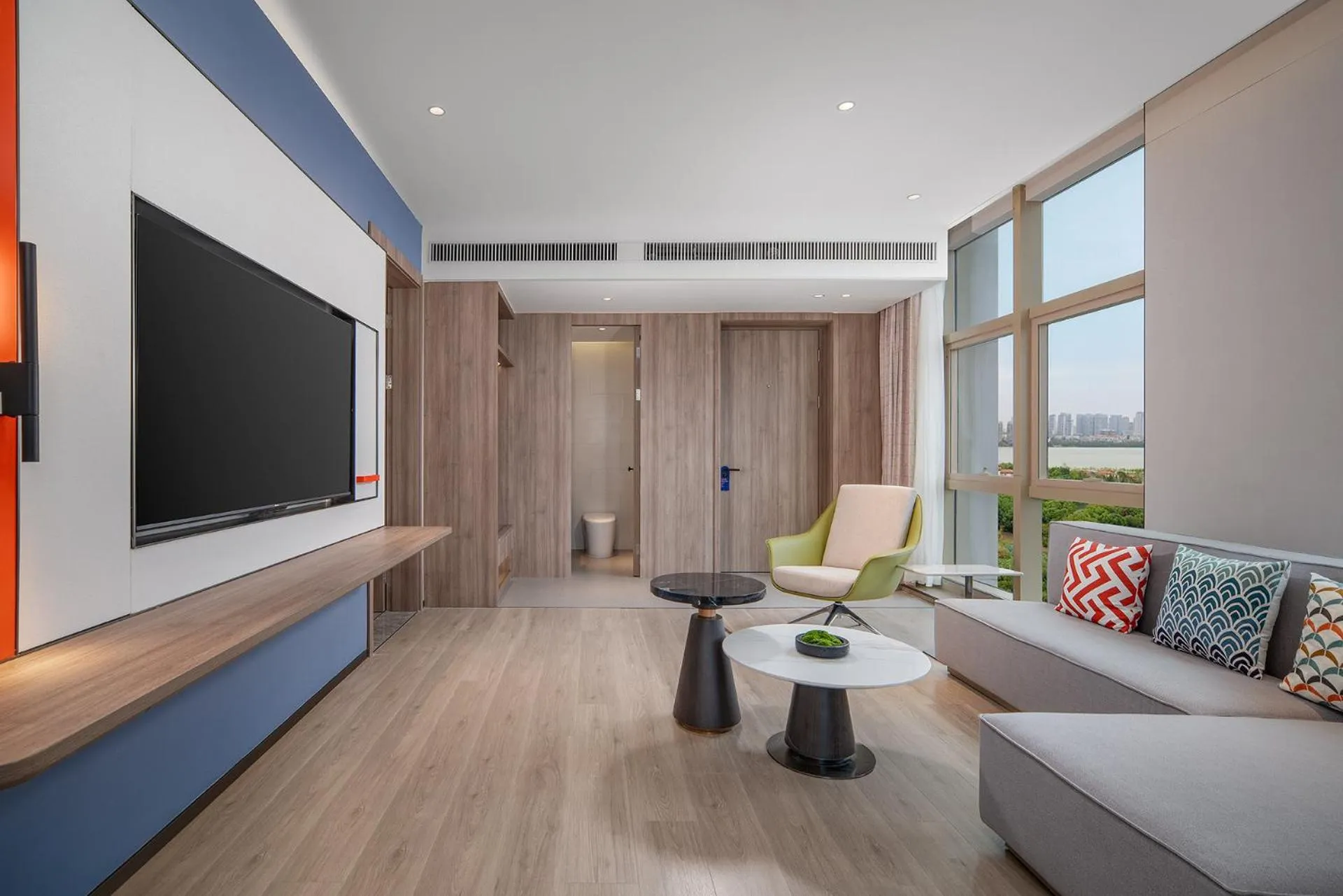 One-Bedroom Suite with Bath and Lake View in Holiday Inn Express Nanchang High-Tech Zone by IHG