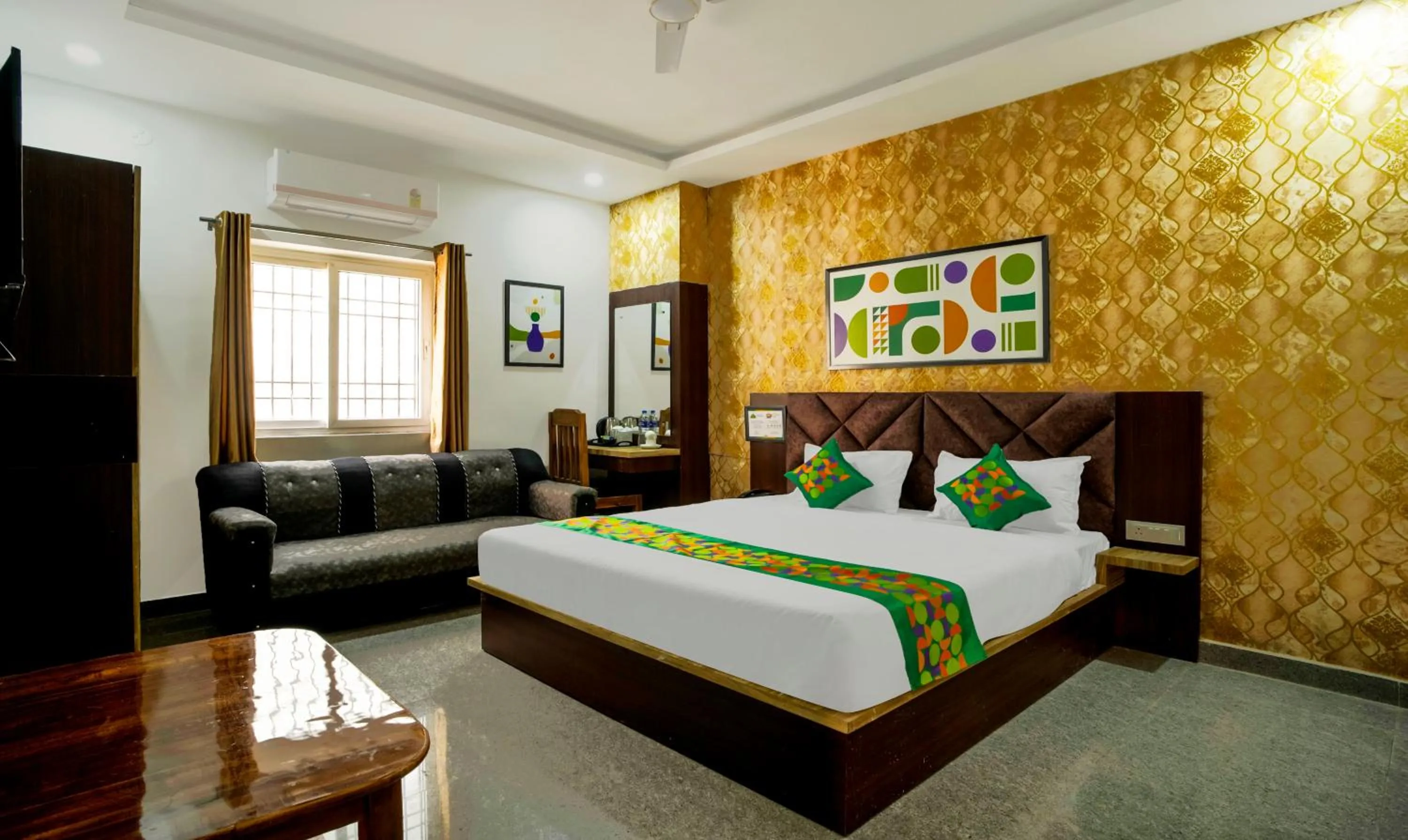 Spacious Deluxe Room with Seating Area - single occupancy in Treebo NPS Grand, Ranchi Railway Station