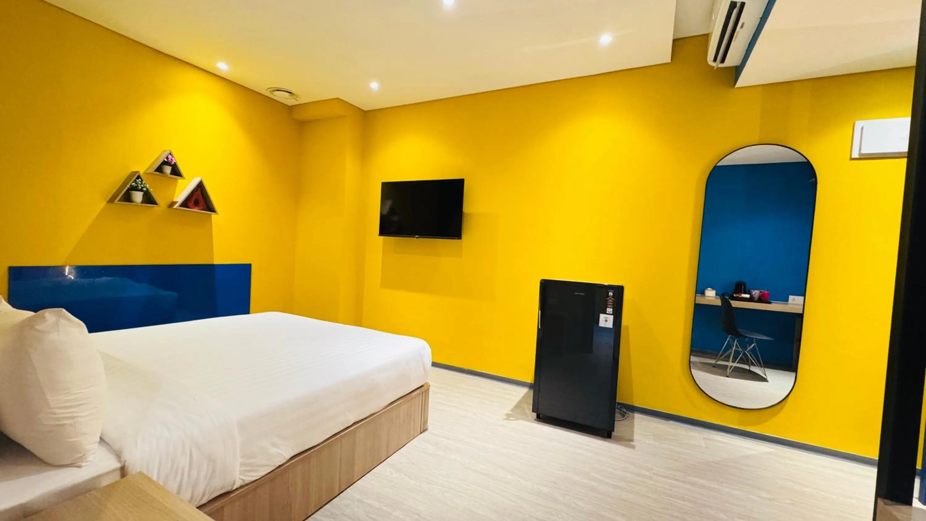 Waterpark Family 2 bedroom for 4 in Yellow Bee Resort Cililitan