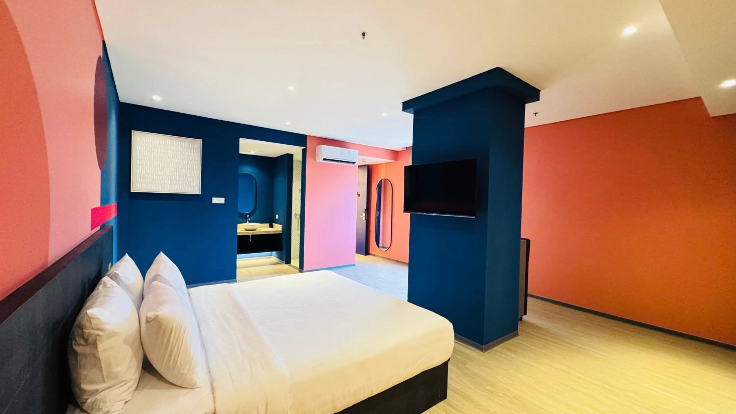 Executive King Room in Yellow Bee Resort Cililitan