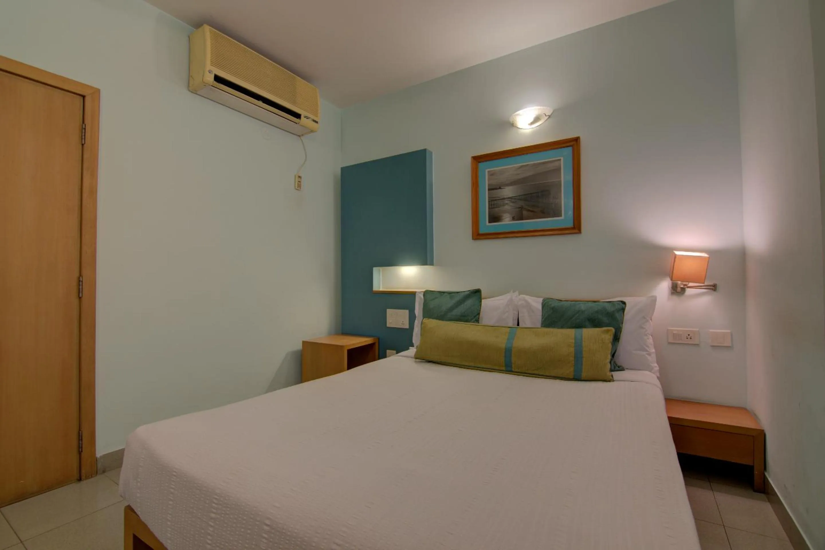 Deluxe One-Bedroom Apartment in Tristar Serviced Apartments