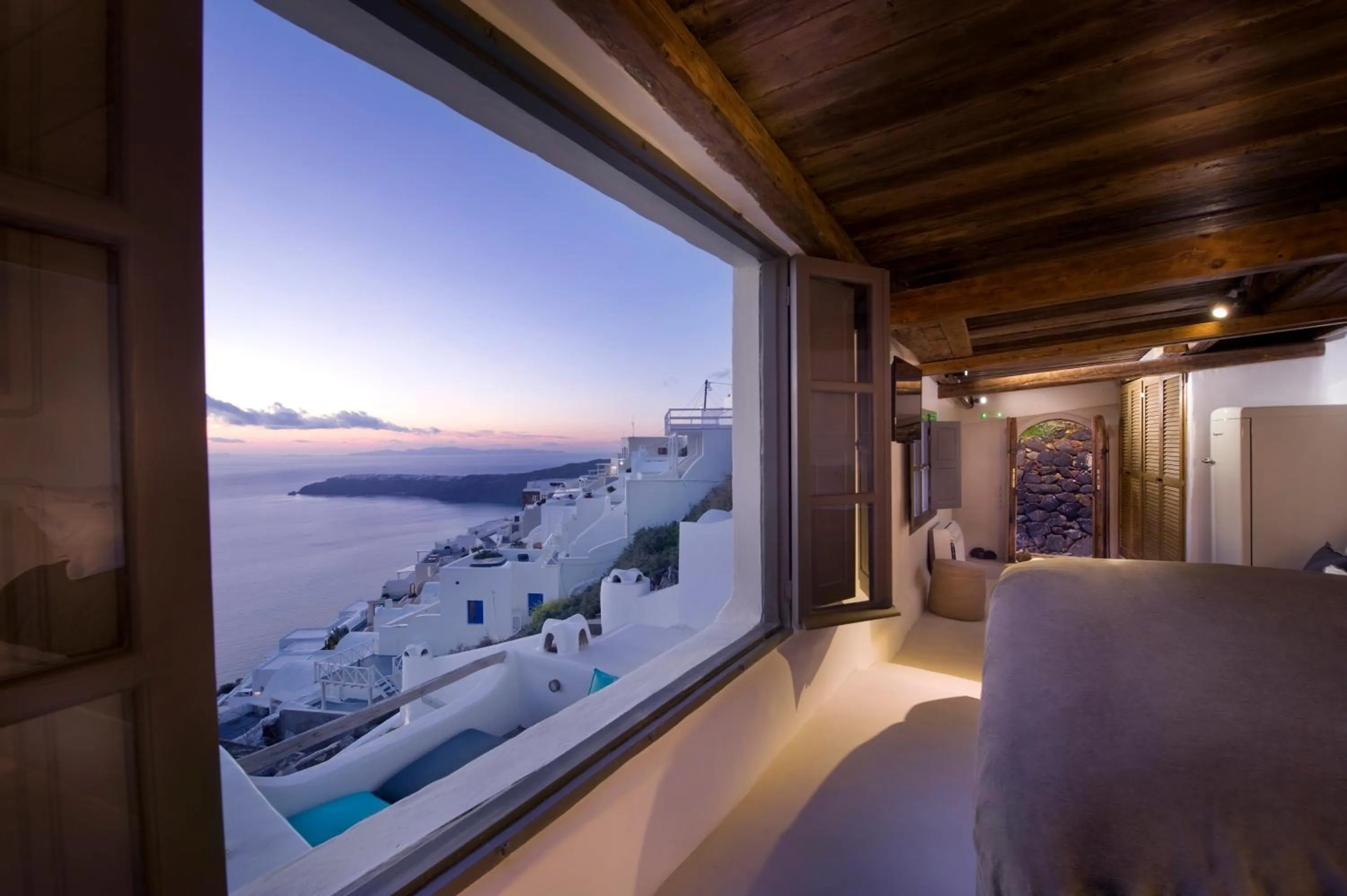 Efhari - Exclusive Suite with Outdoor Plunge Pool & Panoramic Caldera View in Sophia Luxury Suites
