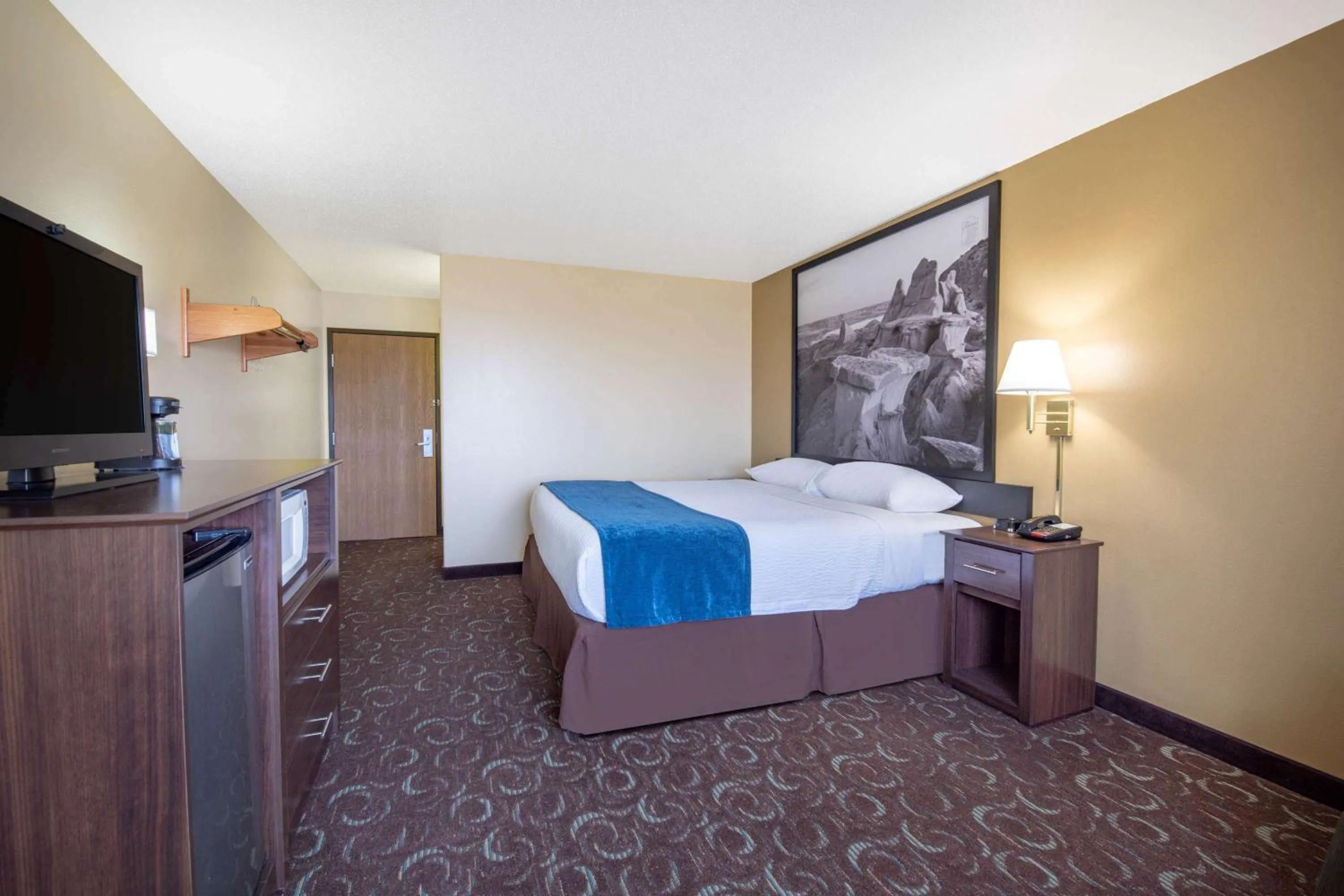 King Room - Disability Access/Non-Smoking in Four Seasons Inn