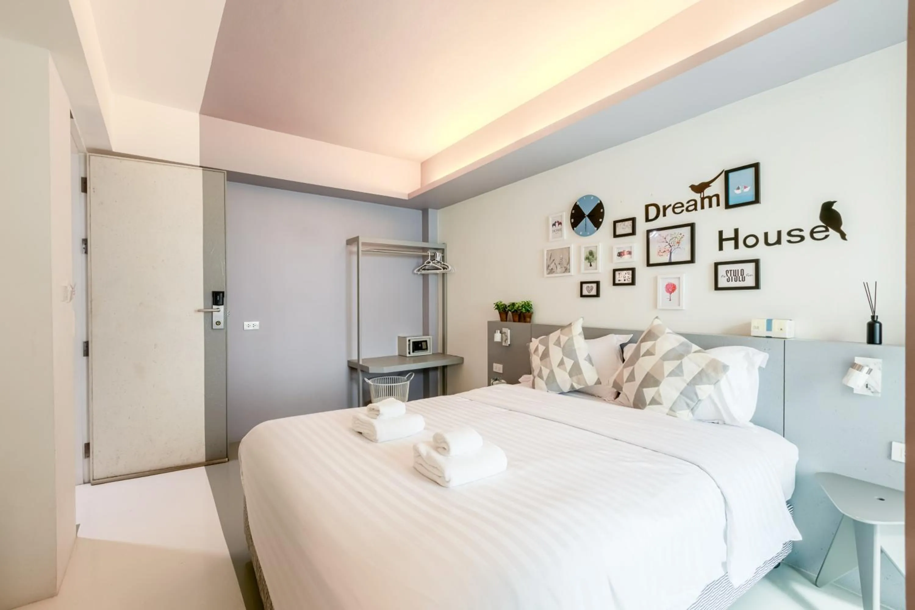 Deluxe Room in 24 Hills Hotel