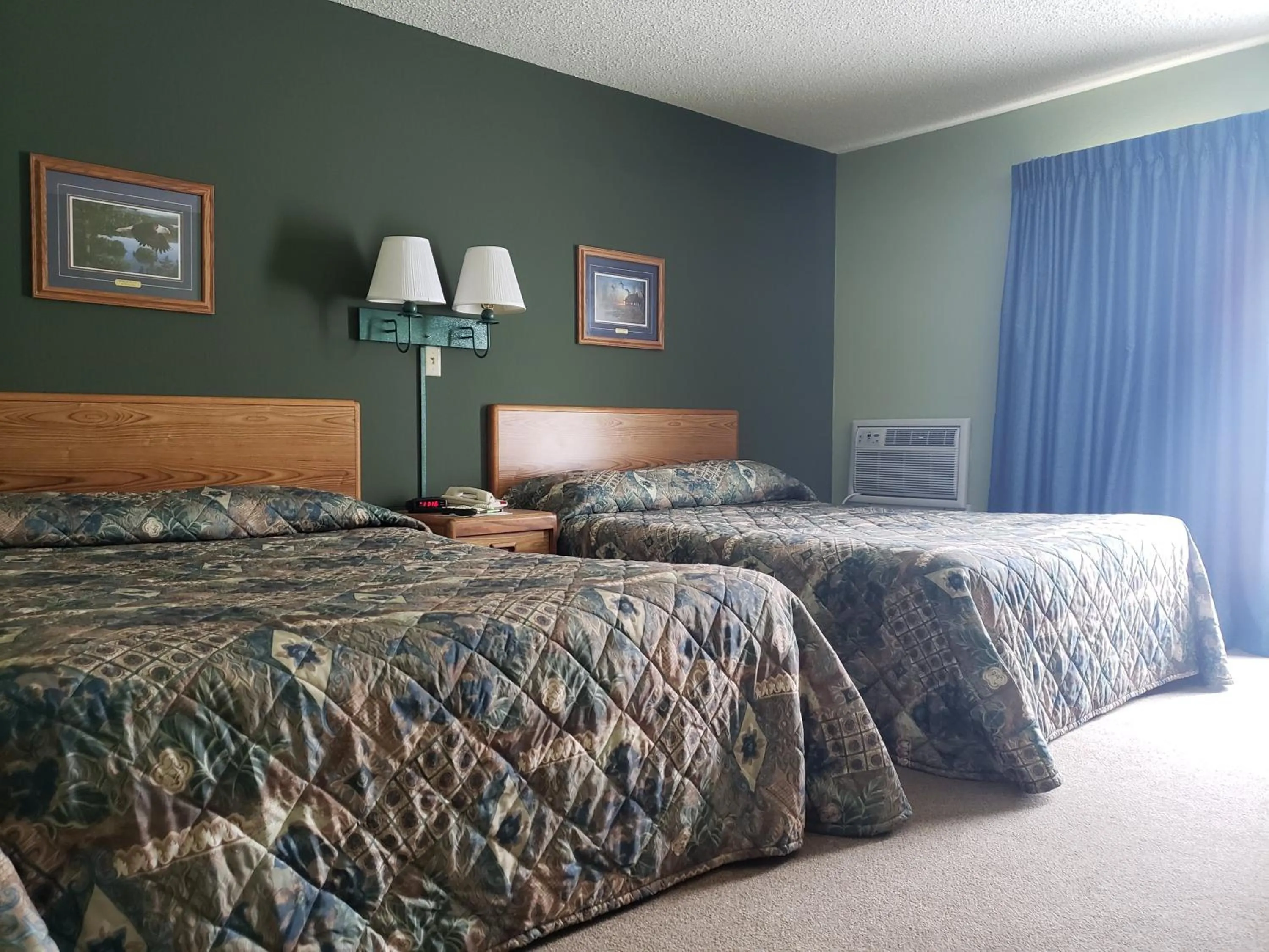 Double Queen With City View and Patio in Harbor Lights Lodge