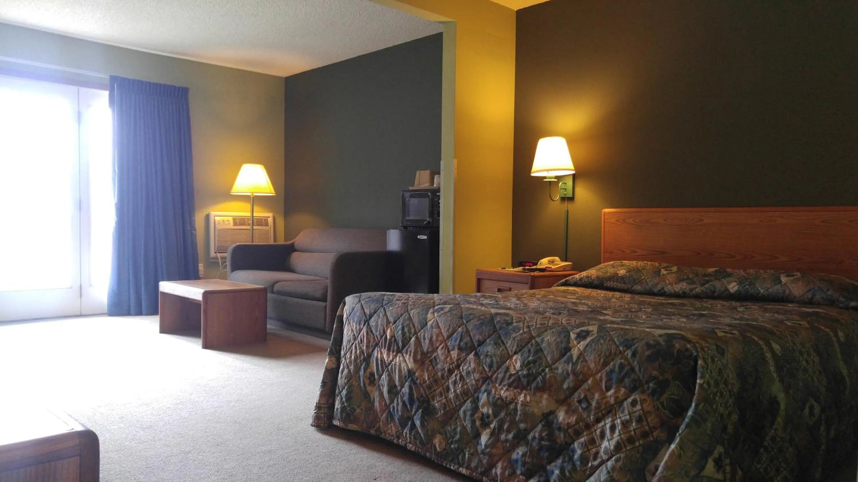 One Queen with City View and Balcony in Harbor Lights Lodge