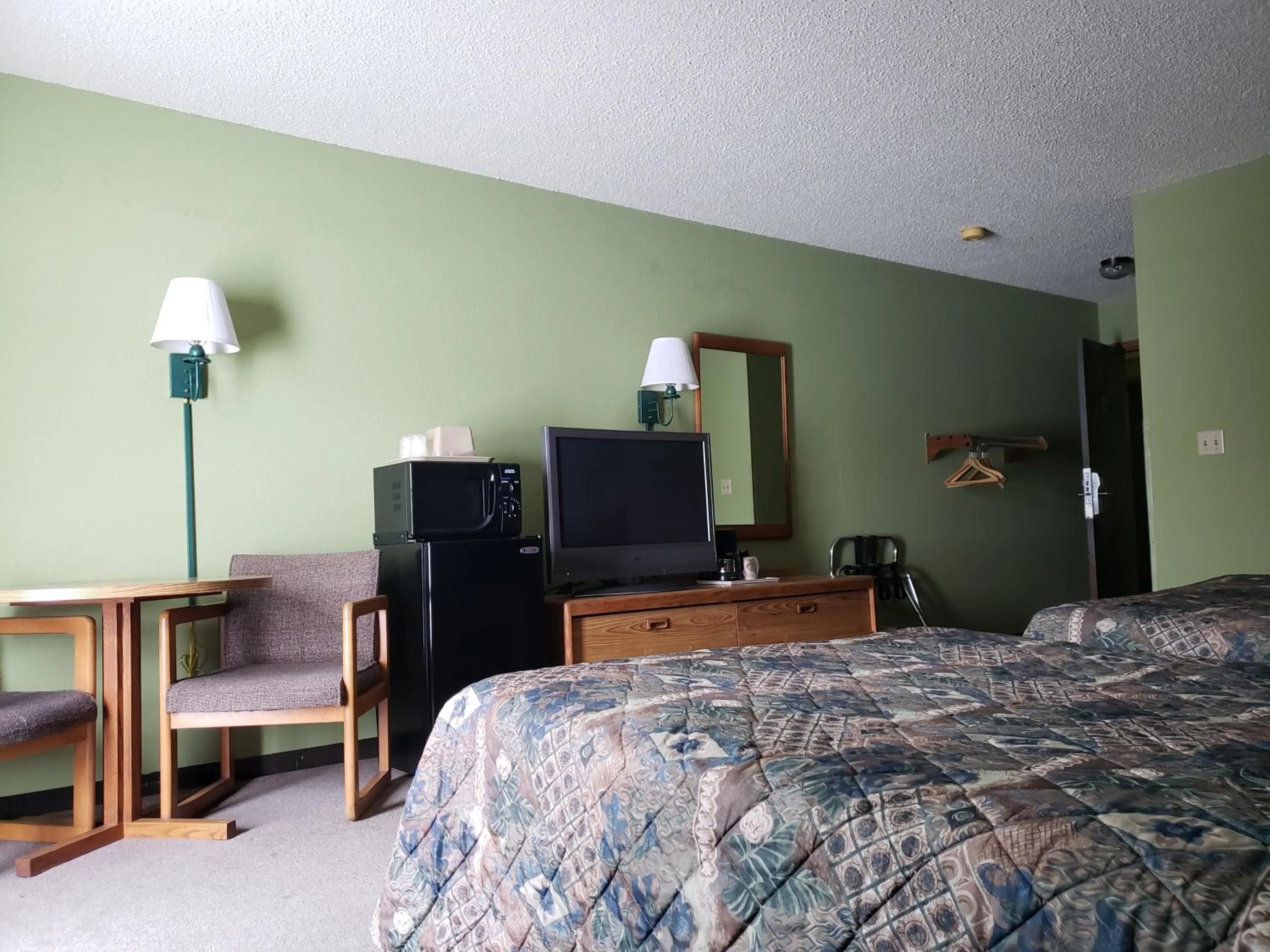 Double Queen with City View and Handicap in Harbor Lights Lodge