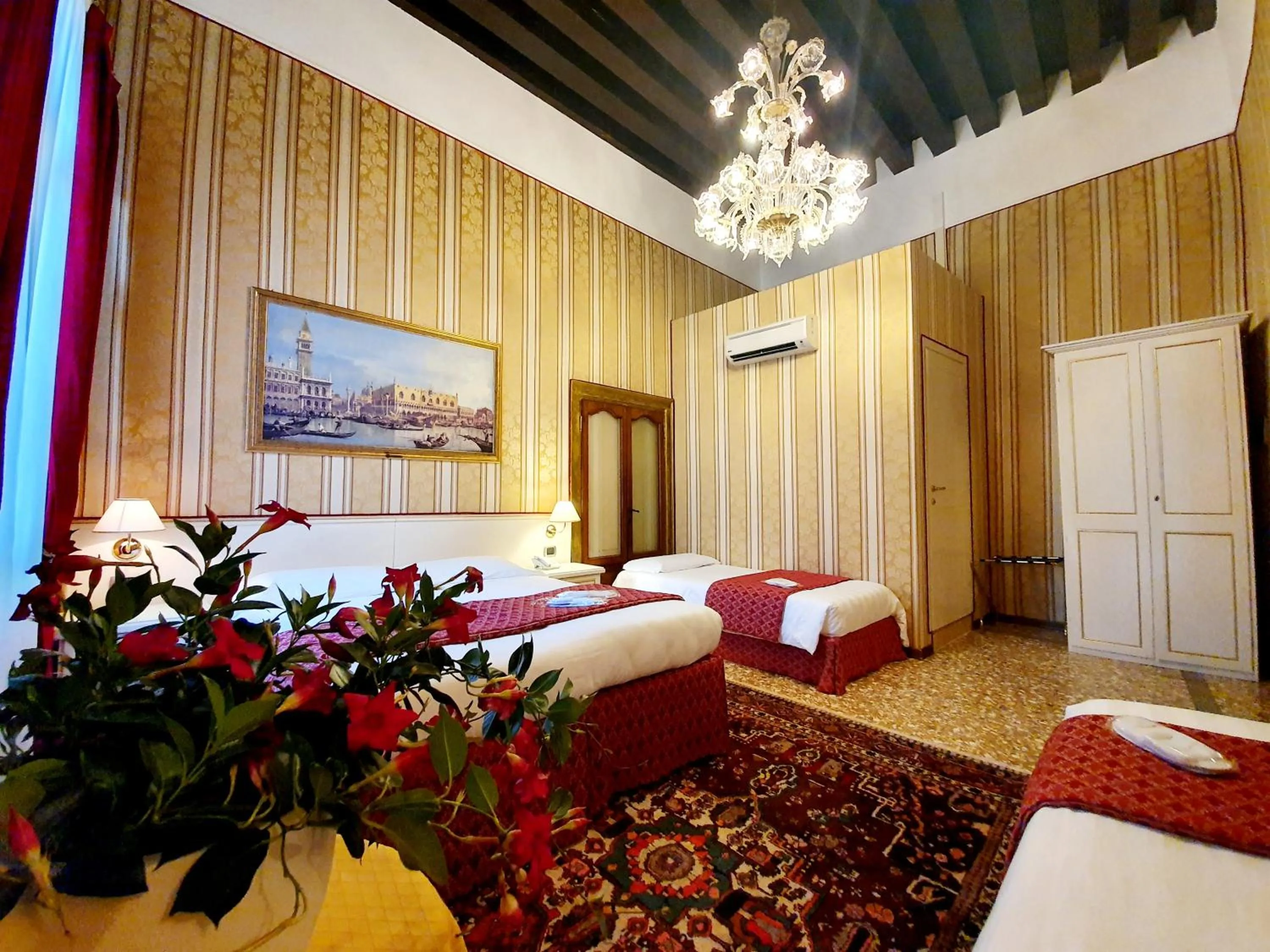 Quadruple Room with Canal View in Hotel Corte dei Greci