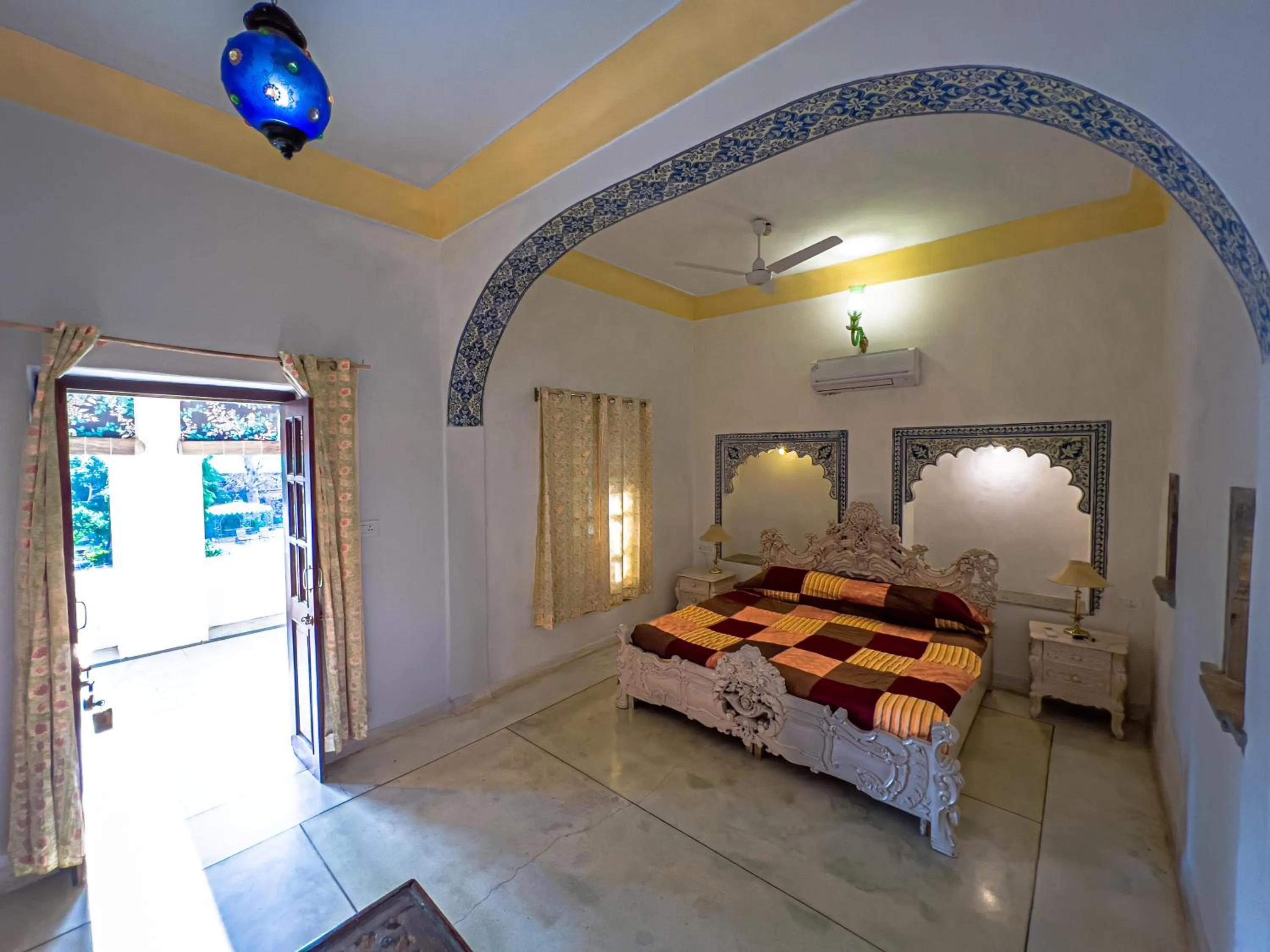 Deluxe Double Room in Hotel Castle Bijaipur
