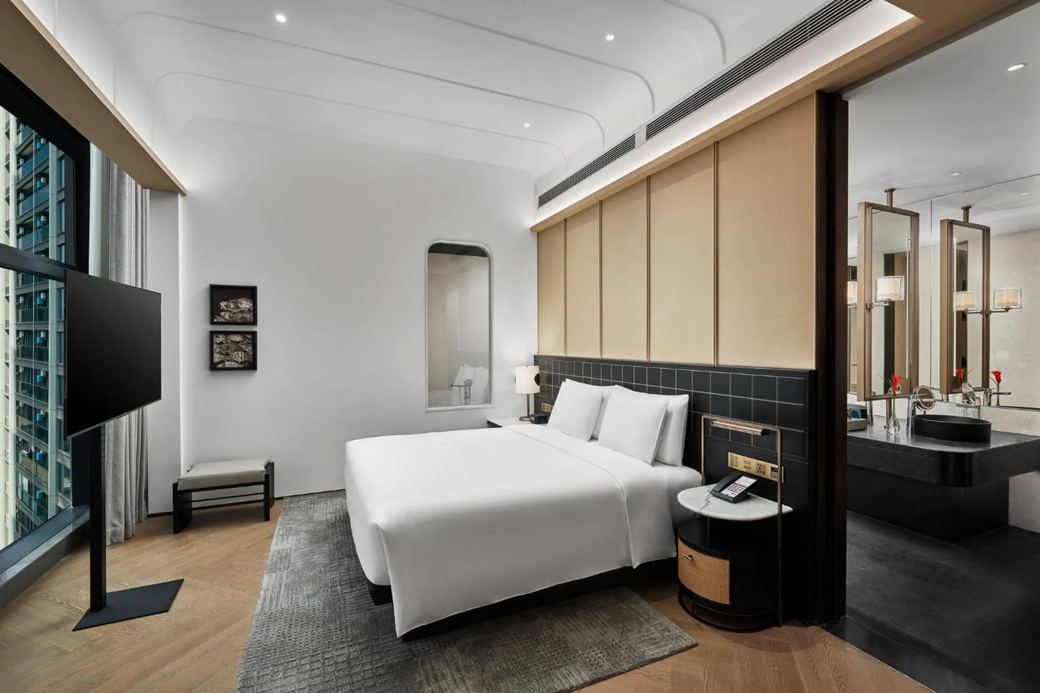 One-Bedroom Suite in HUALUXE Shenzhen Bao'an