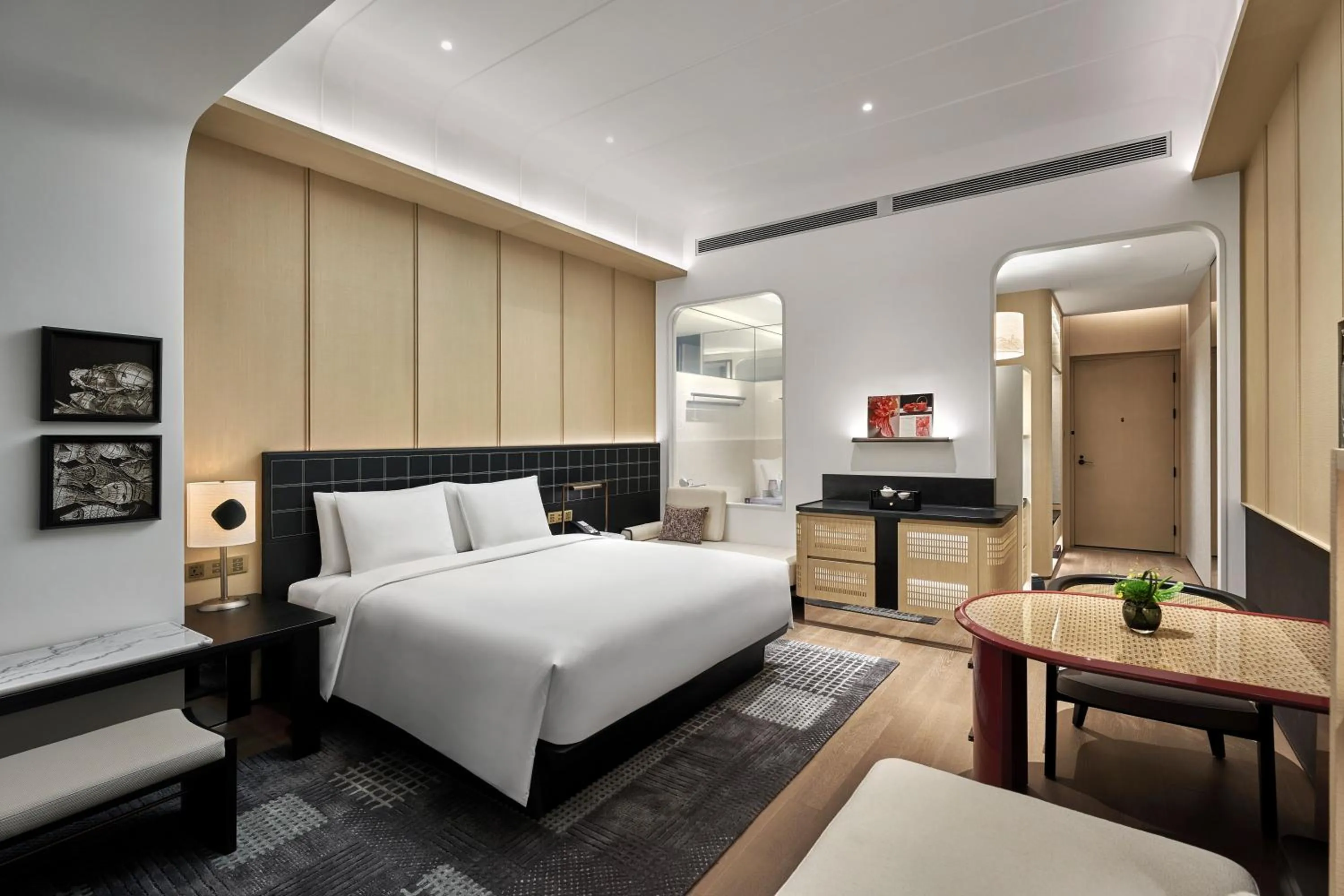 King Room with Sofa Bed - Non-Smoking in HUALUXE Shenzhen Bao'an