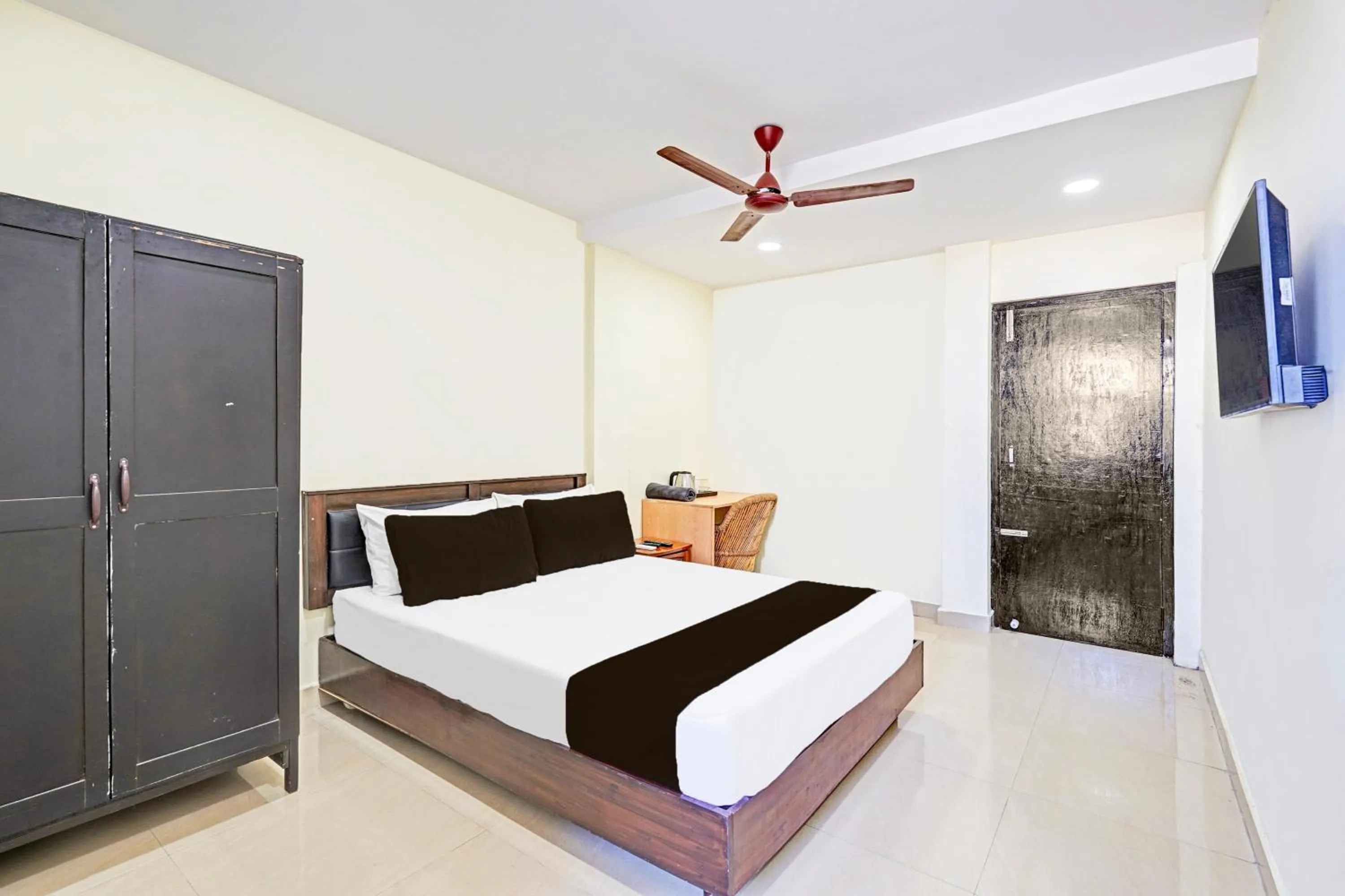 Classic Triple Room - single occupancy in Super Collection O Guduvancheri Railway Station