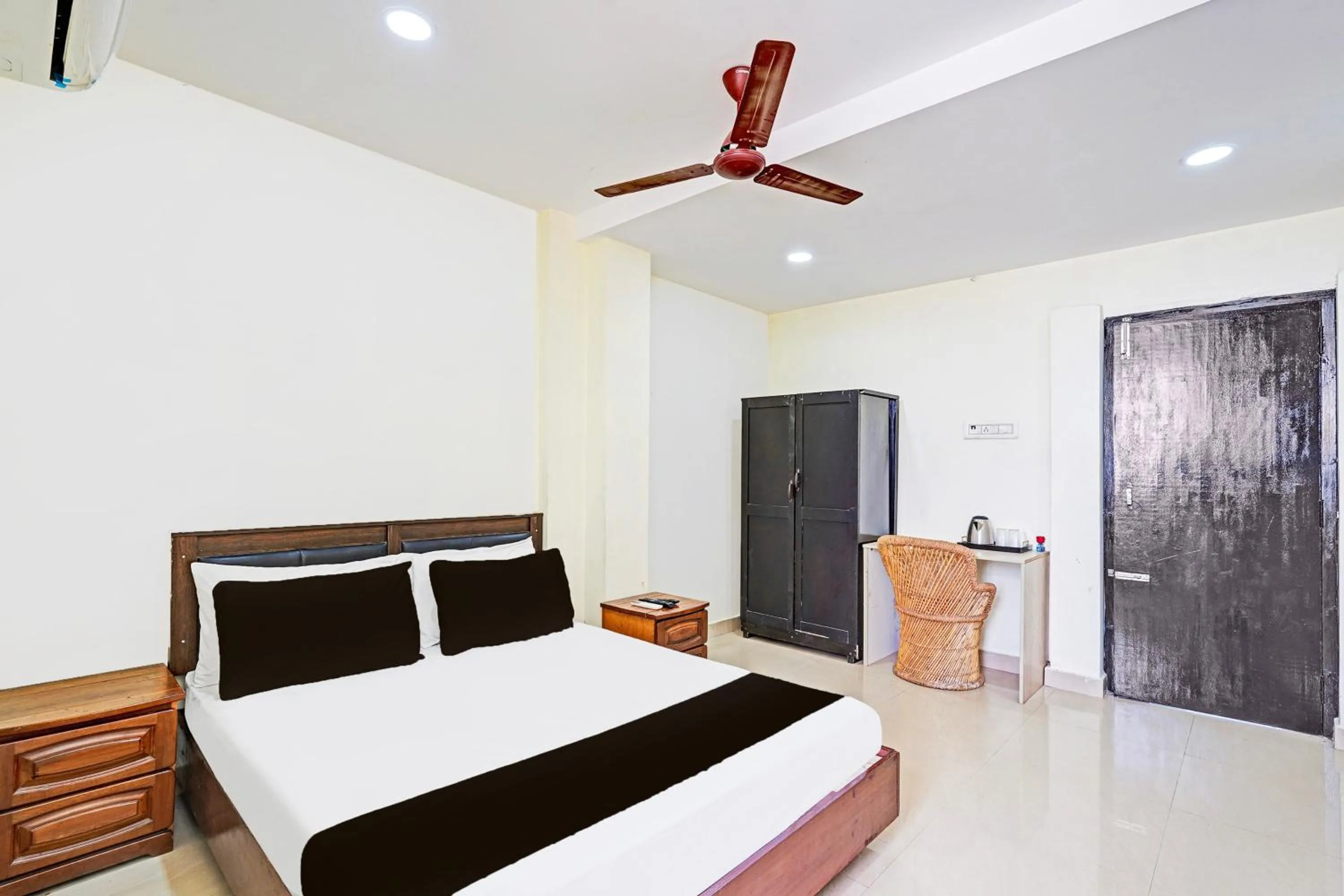 Hotel O Guduvancheri Railway Station