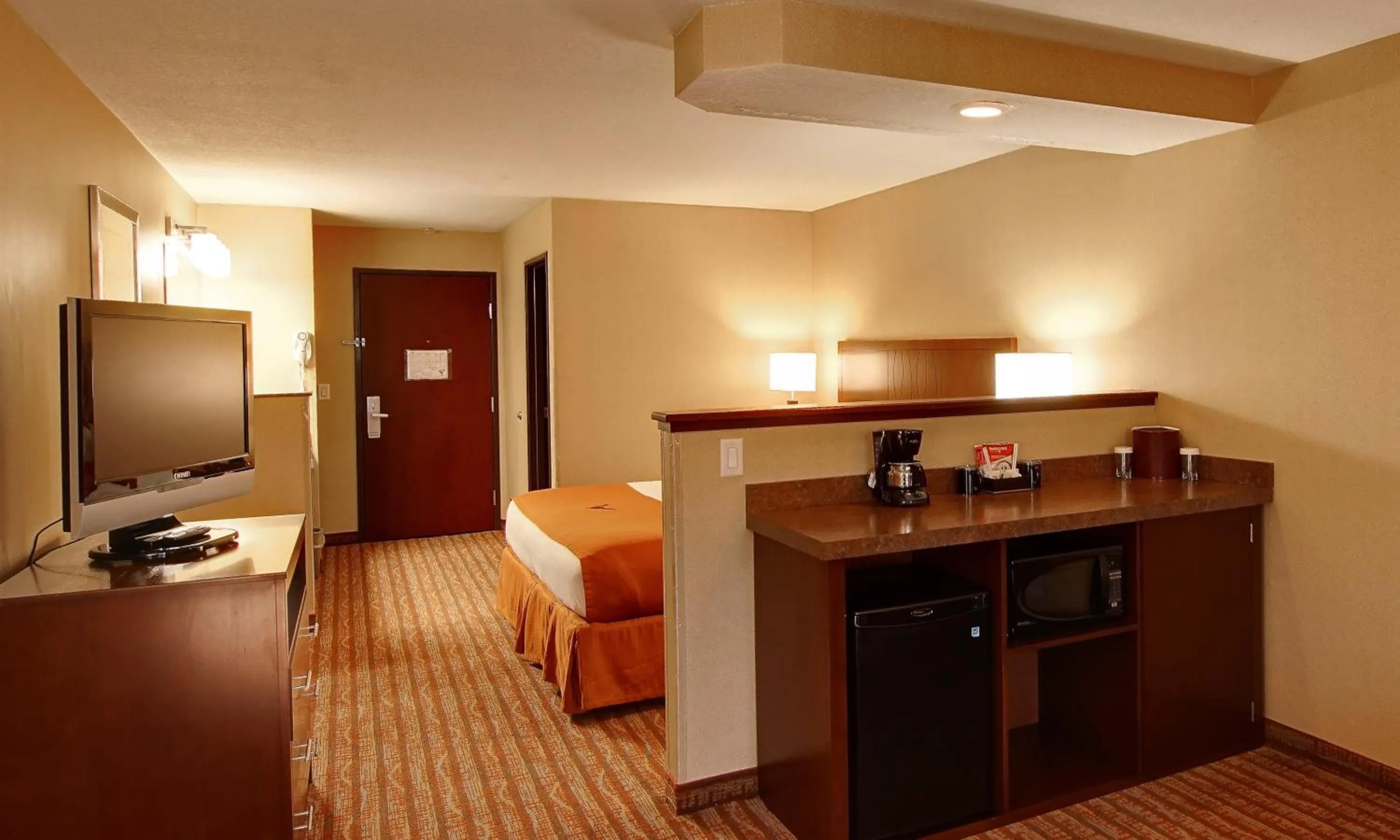 King Suite in Phoenix Inn Suites Albany
