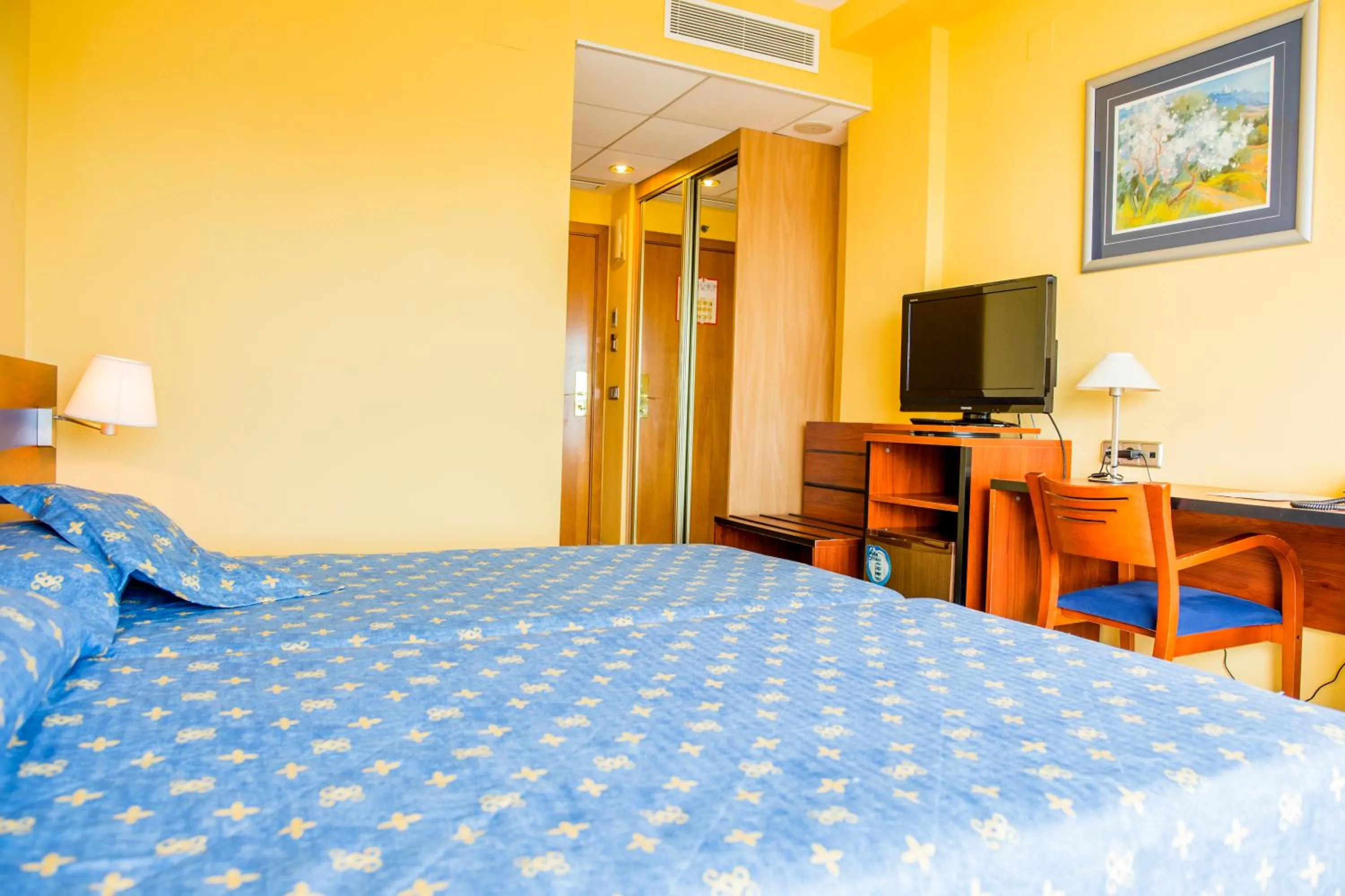 Superior Twin Room (3 Adults) in Hotel Biarritz