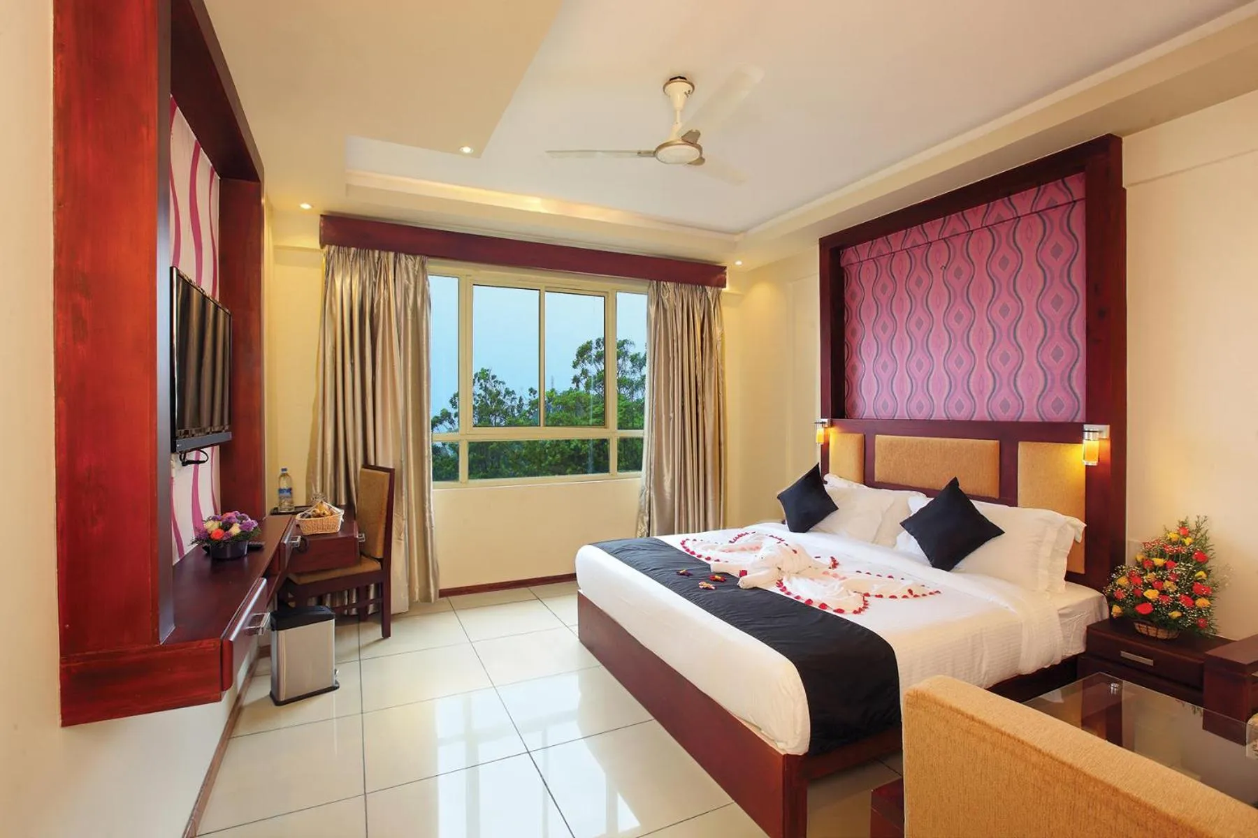 Deluxe Double Room in Gokulam Park Munnar