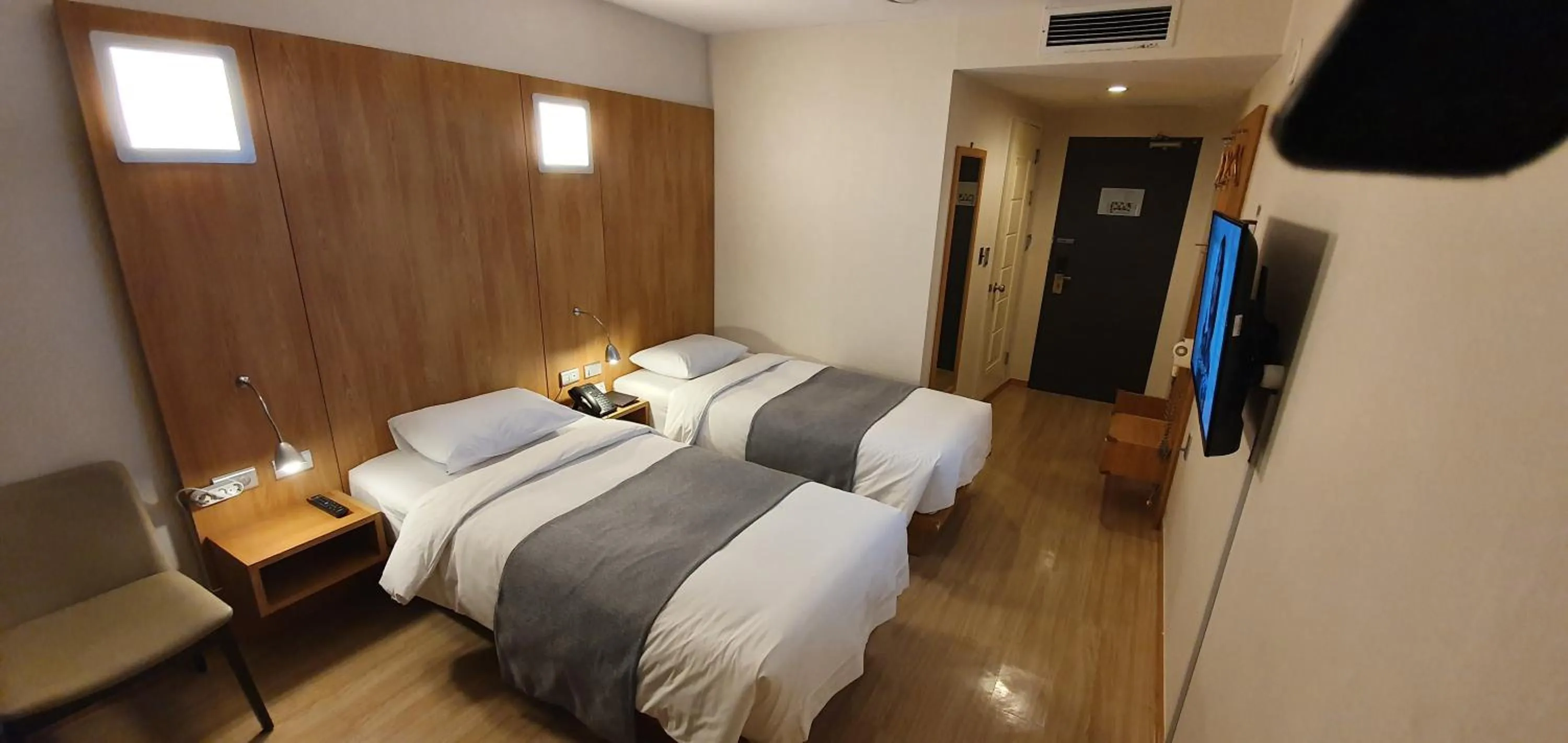 Twin Room in Benikea Hotel Pohang