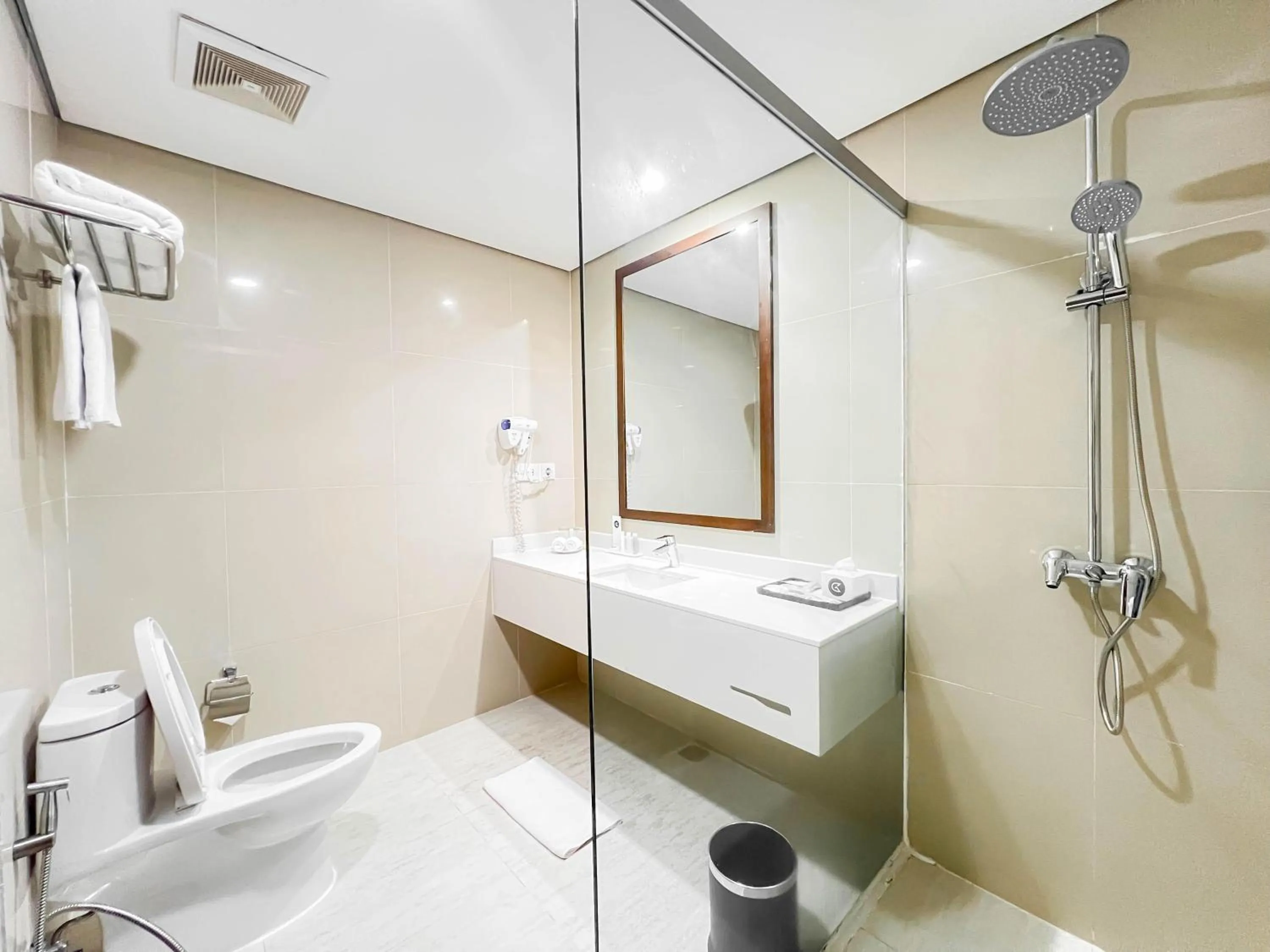 Deluxe Twin Room in Golden Tulip Pontianak