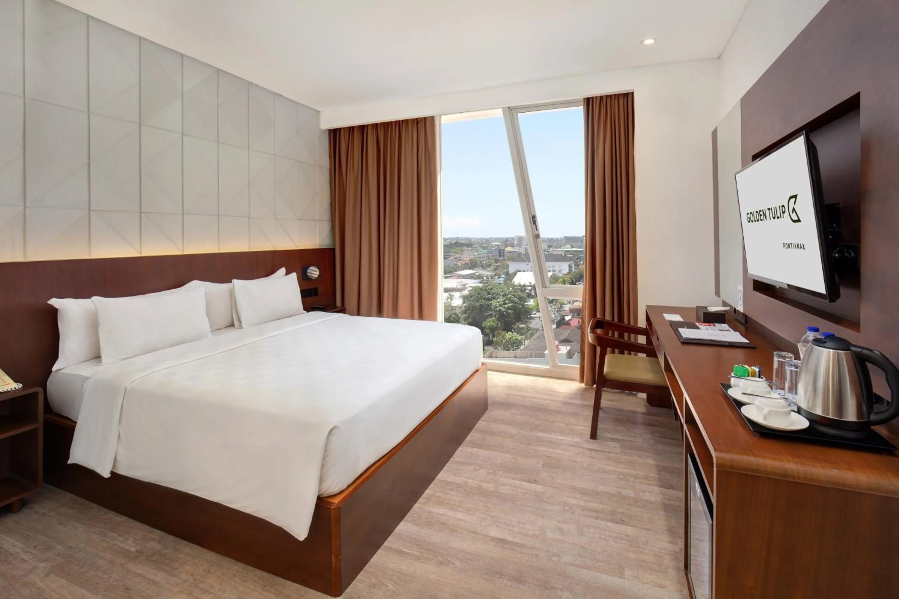 Deluxe Queen Room in Golden Tulip Pontianak