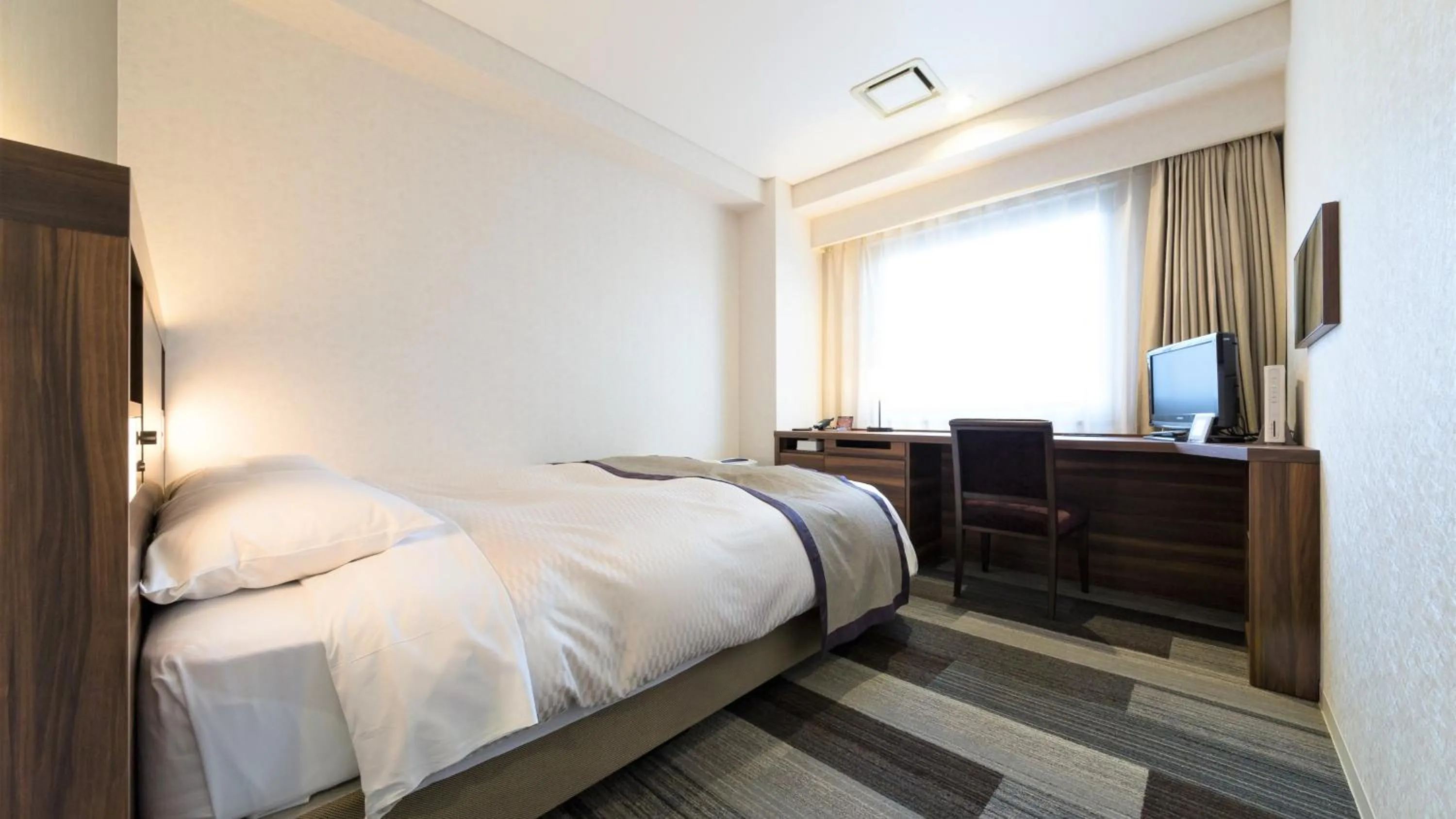 Single Room on Upper Floor - single occupancy - Smoking in Kochi Pacific Hotel