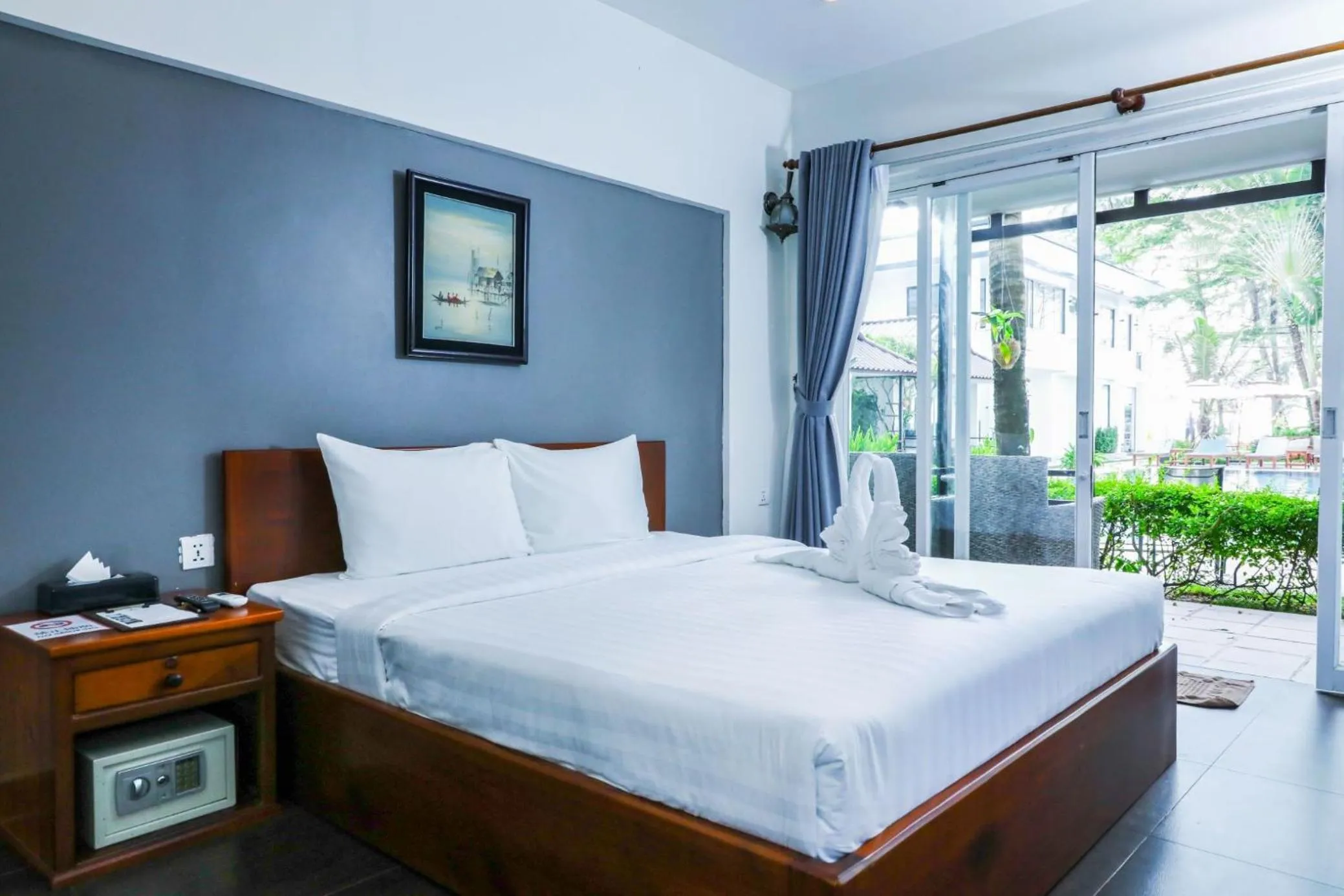 Deluxe Double Room in Sea Breeze Resort