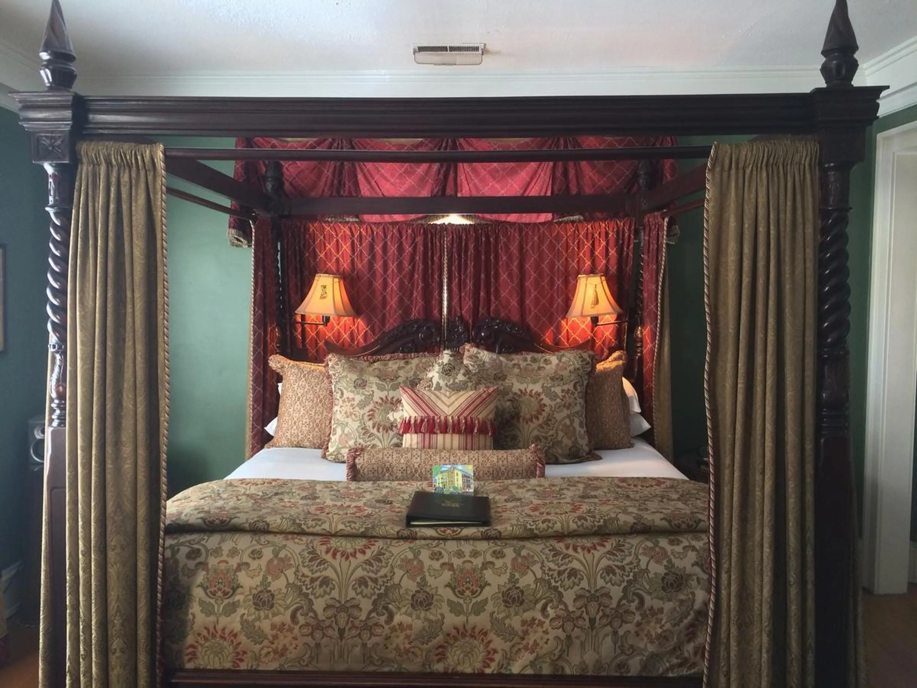 Superior King Suite in Inn at 835 Boutique Hotel