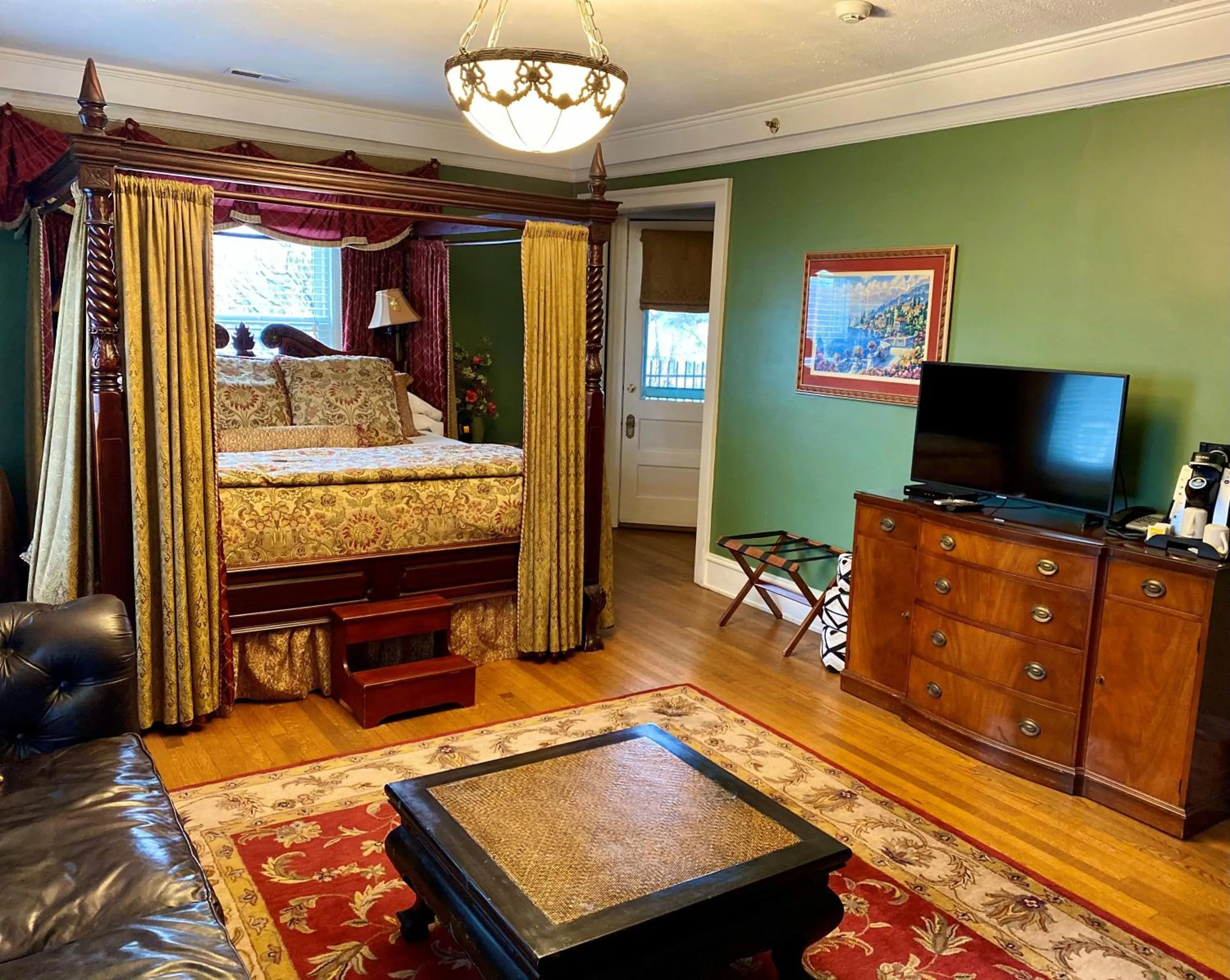 Superior King Suite in Inn at 835 Boutique Hotel