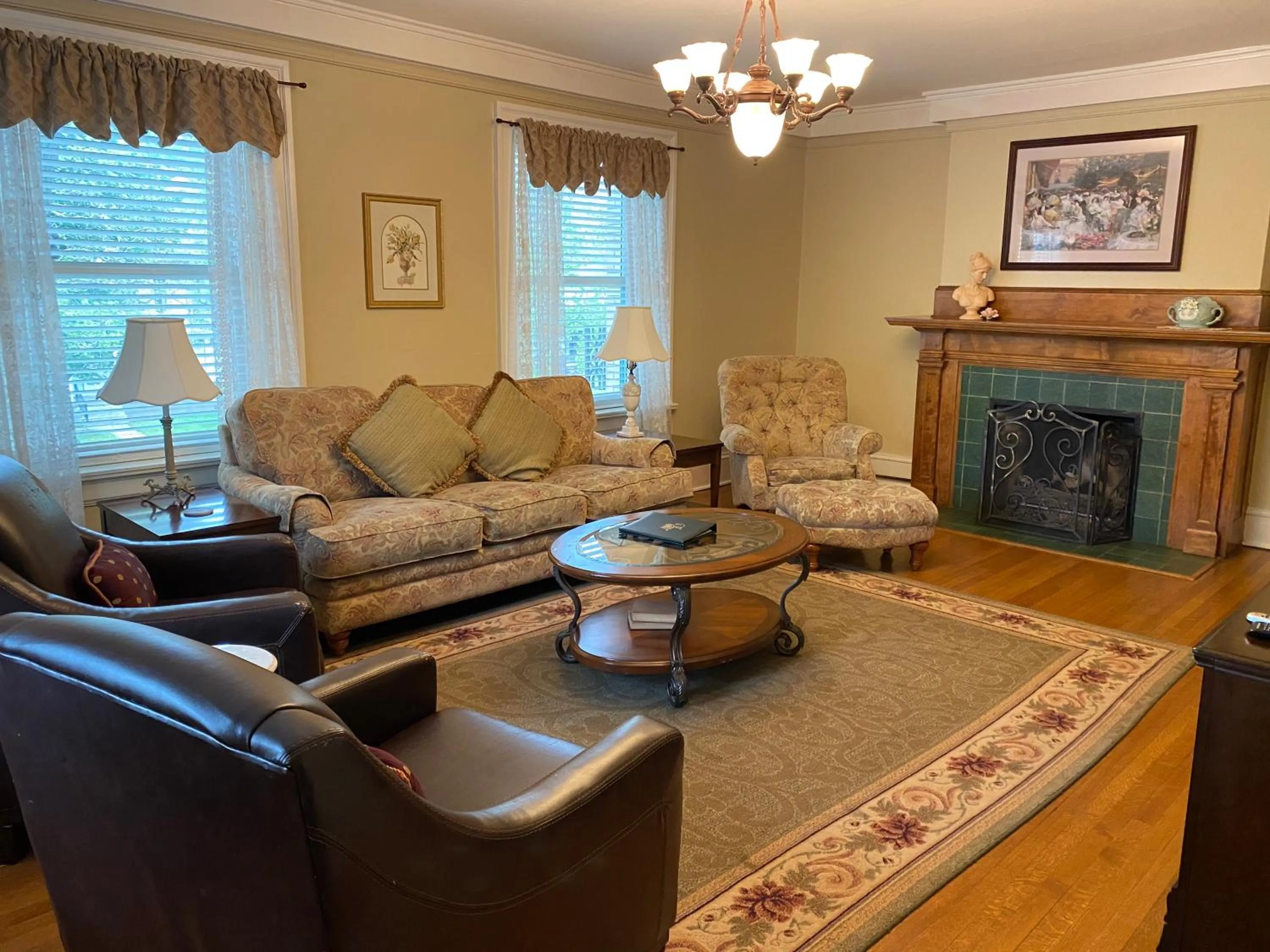 Quadruple Room with Balcony in Inn at 835 Boutique Hotel