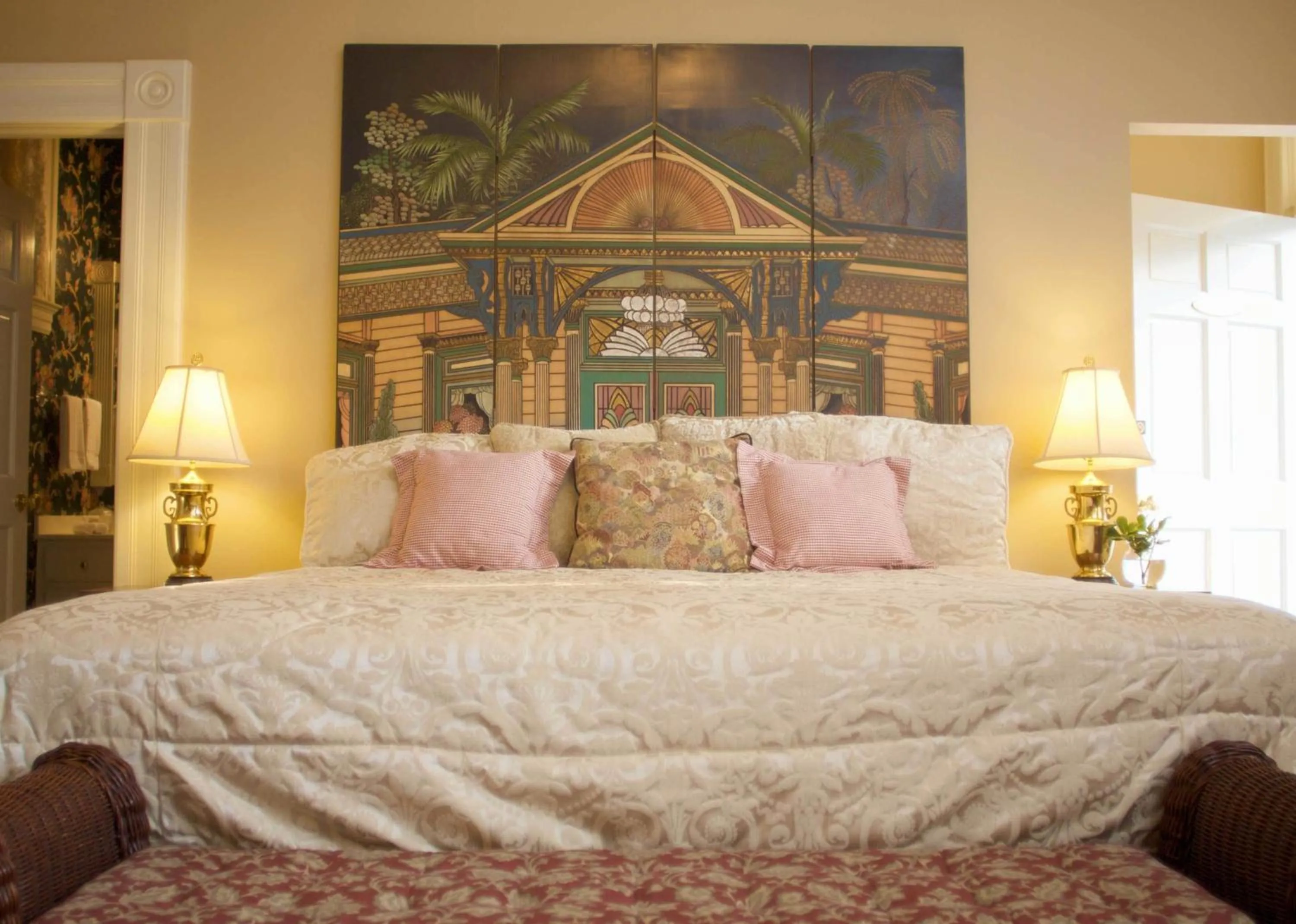 Superior King Room in Lookaway Inn