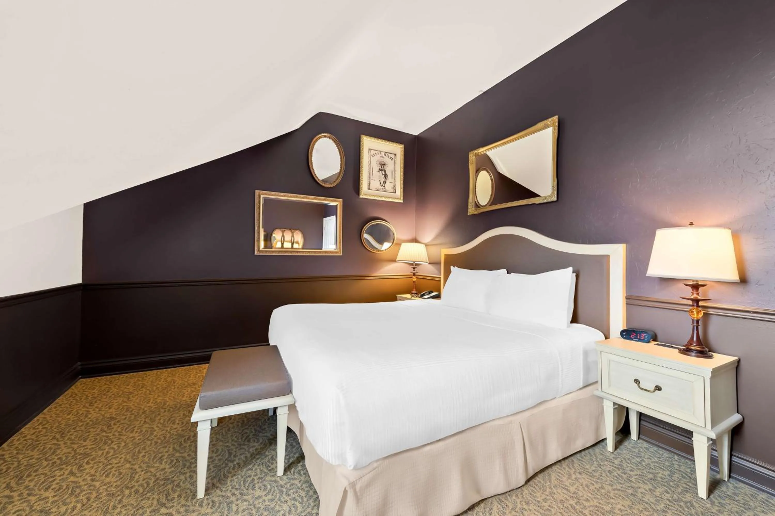 King Suite with Living Area - Non-Smoking in The Arlington Hotel - BW Signature Collection